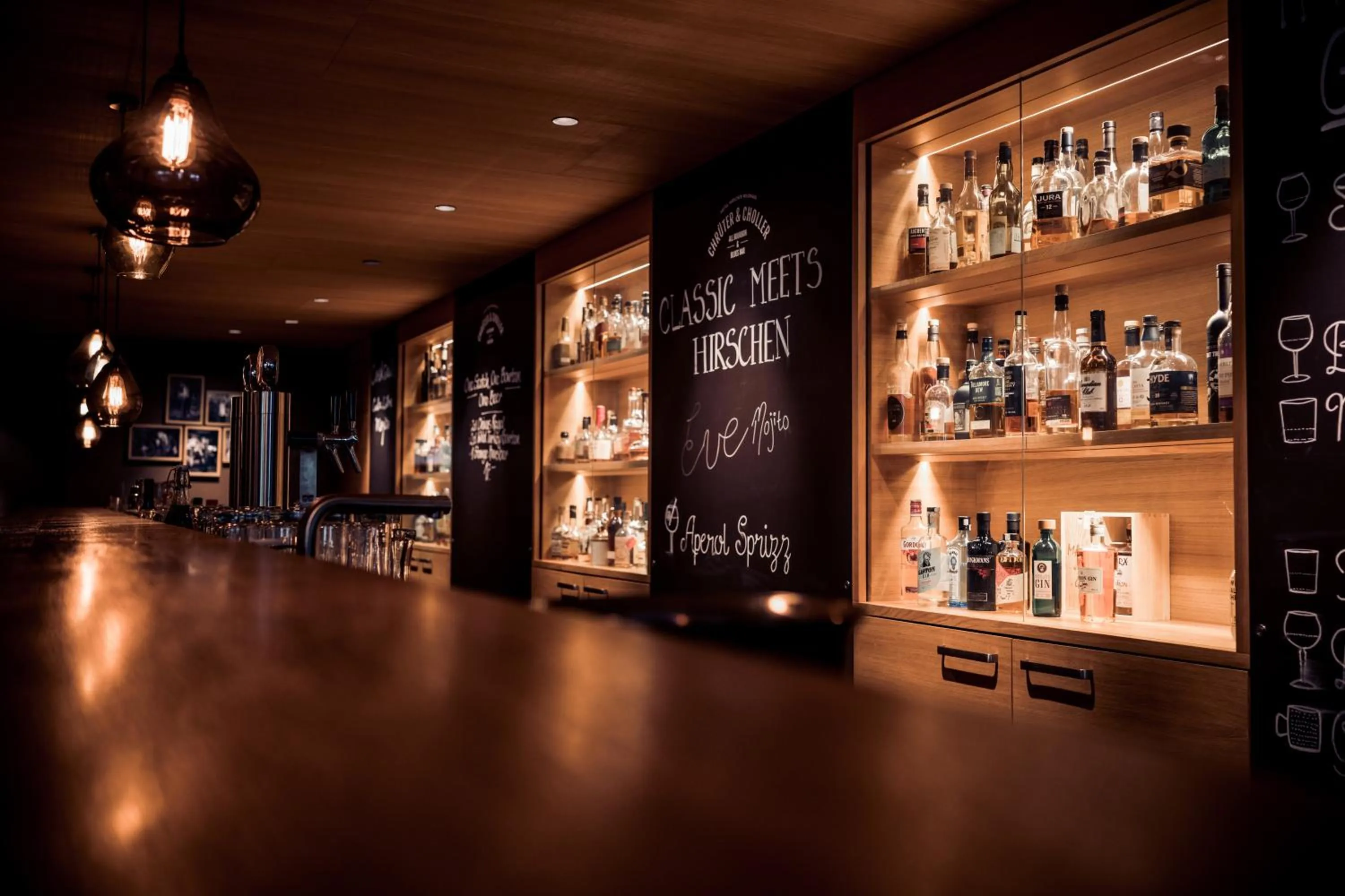 Lounge or bar in Hirschen Guesthouse - Village Hotel