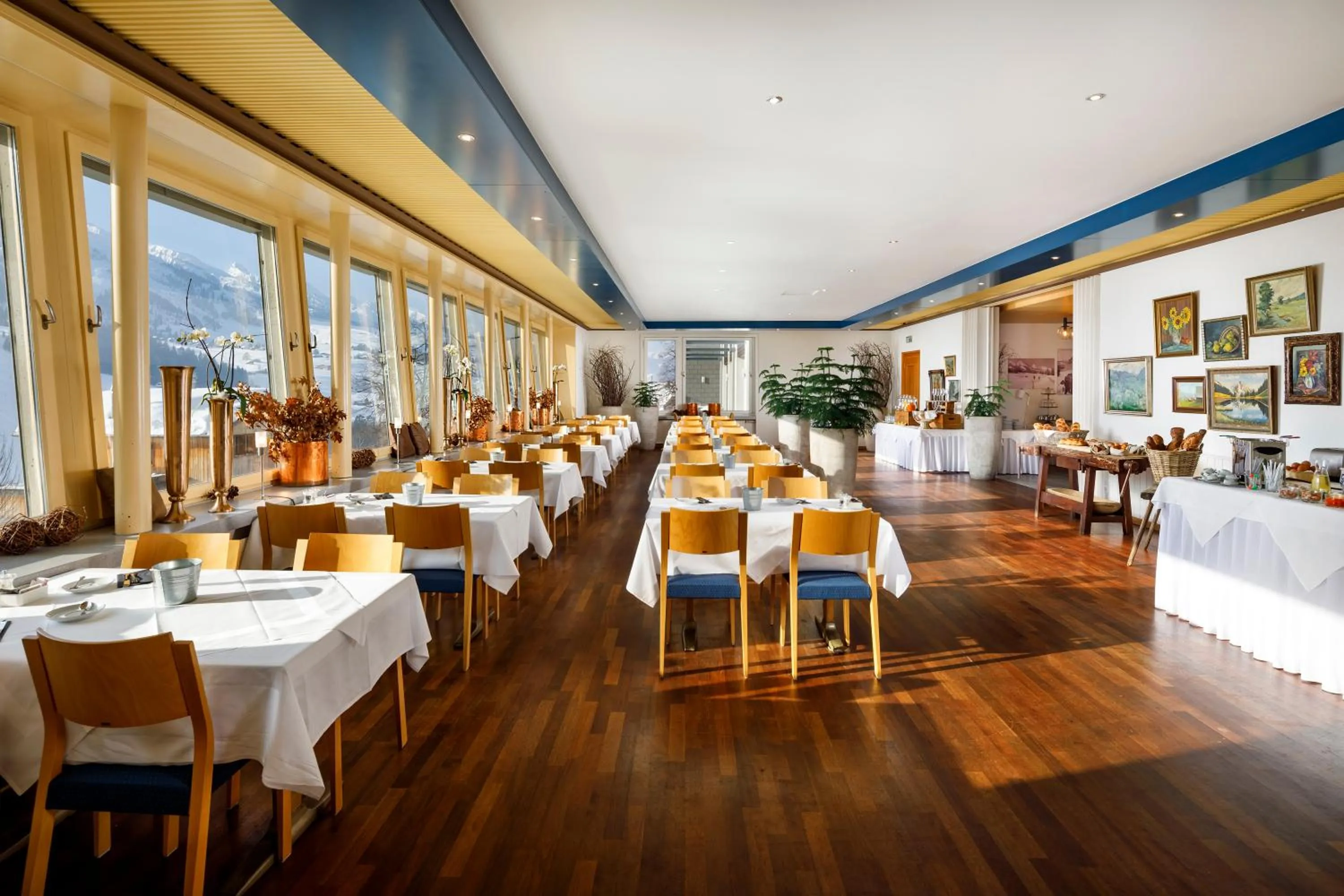 Restaurant/places to eat in Hirschen Guesthouse - Village Hotel