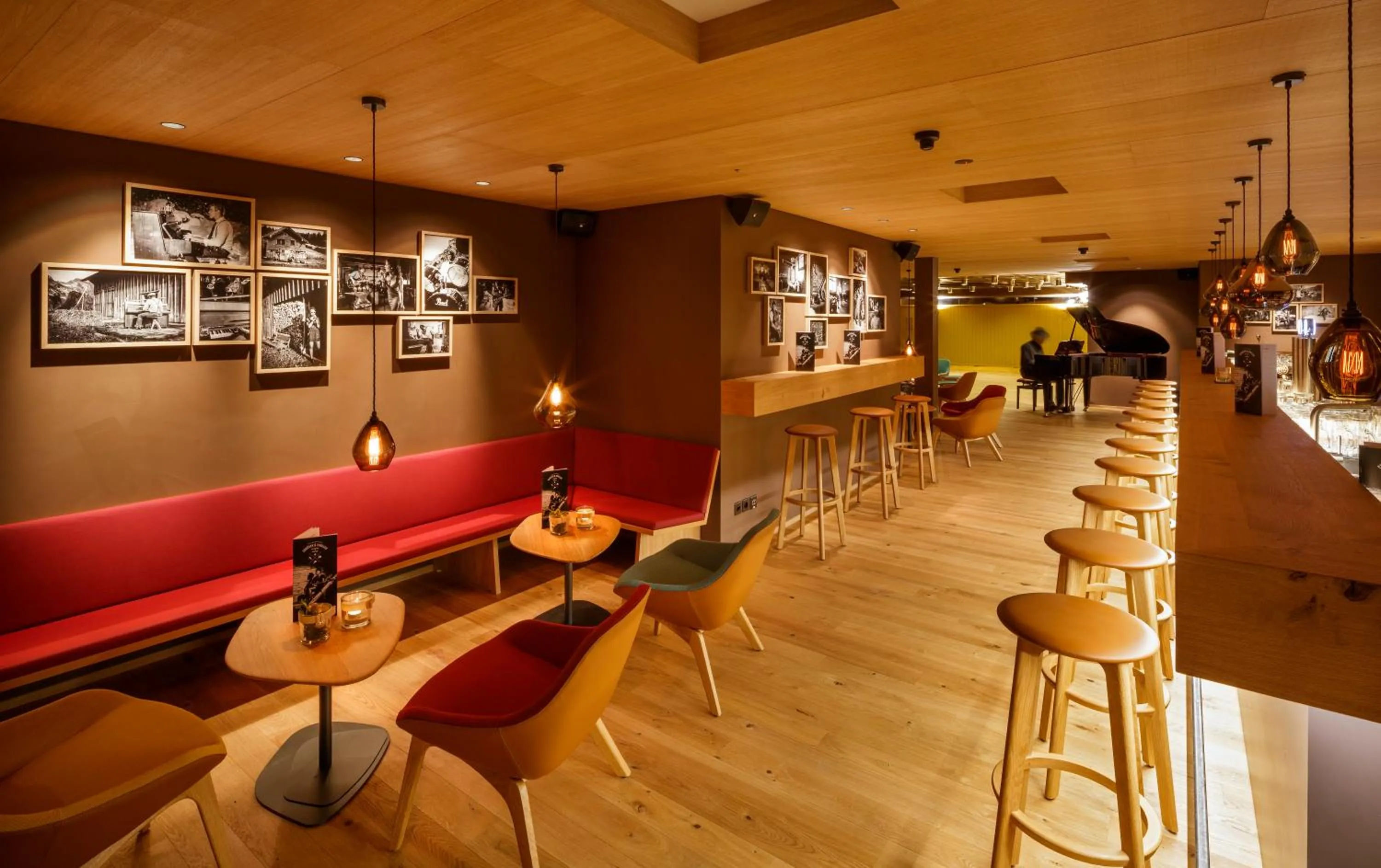 Lounge or bar in Hirschen Guesthouse - Village Hotel