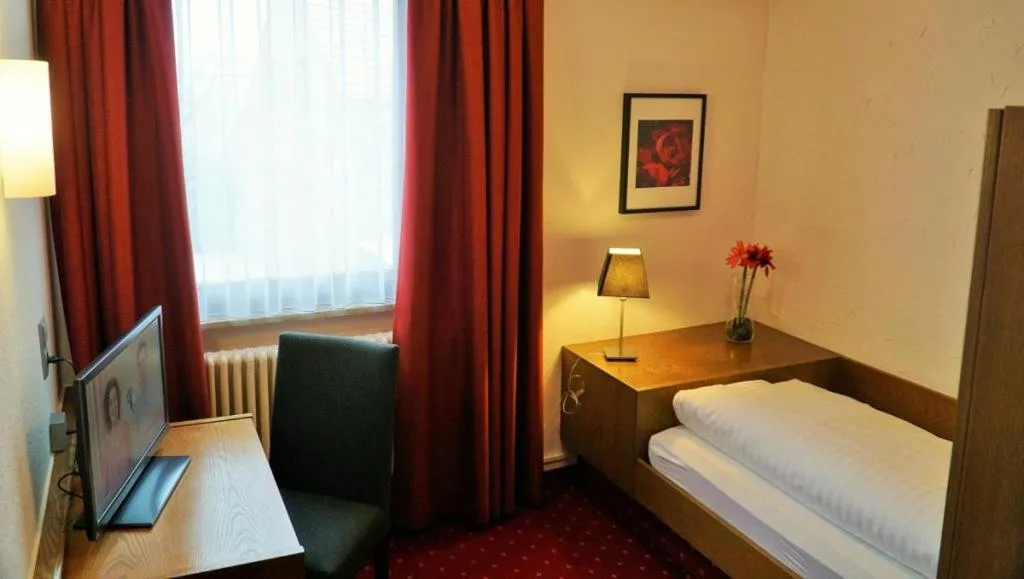 Bed in Hotel zum Goldenen Ochsen