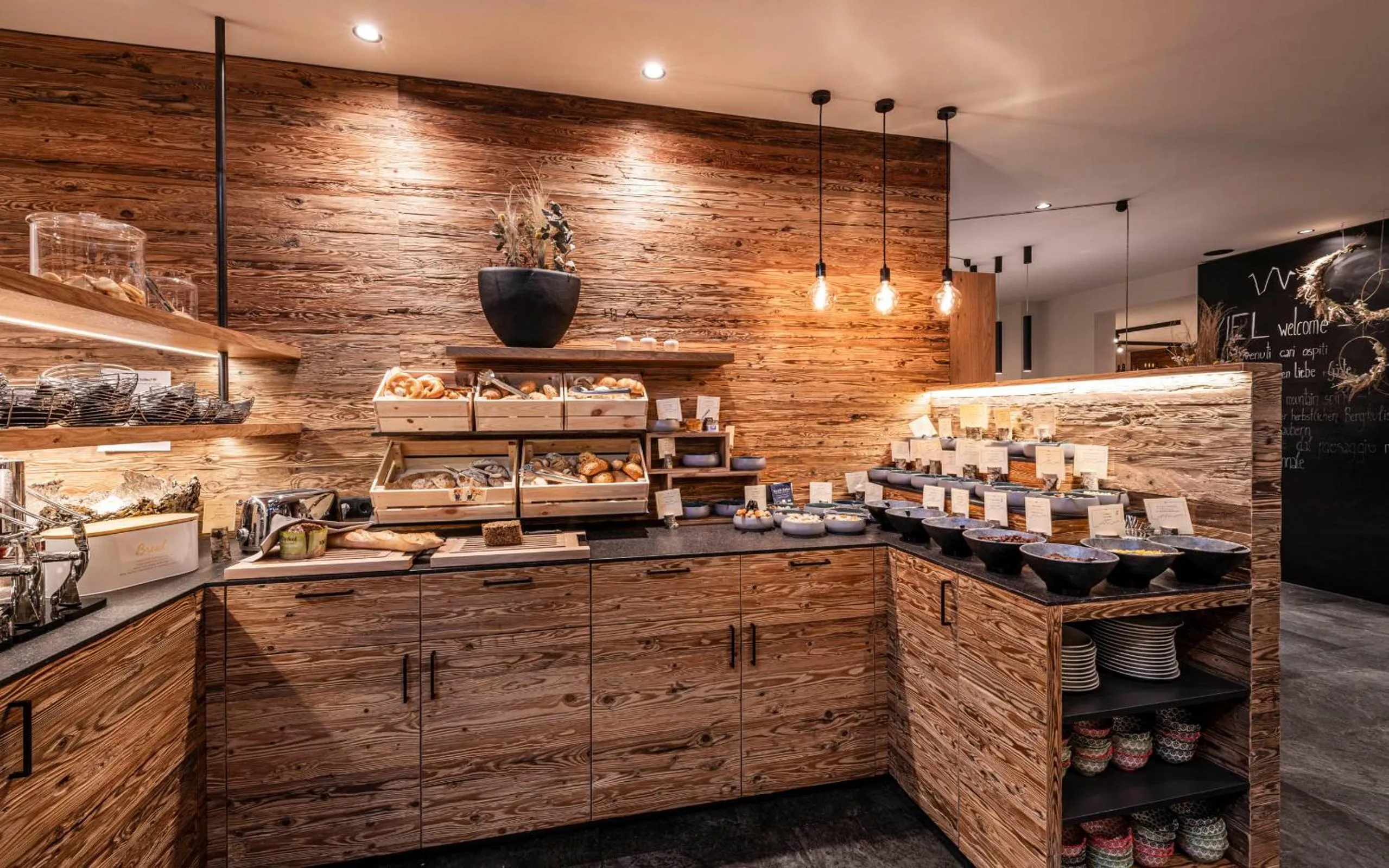 Restaurant/places to eat in Viel Nois Guest House