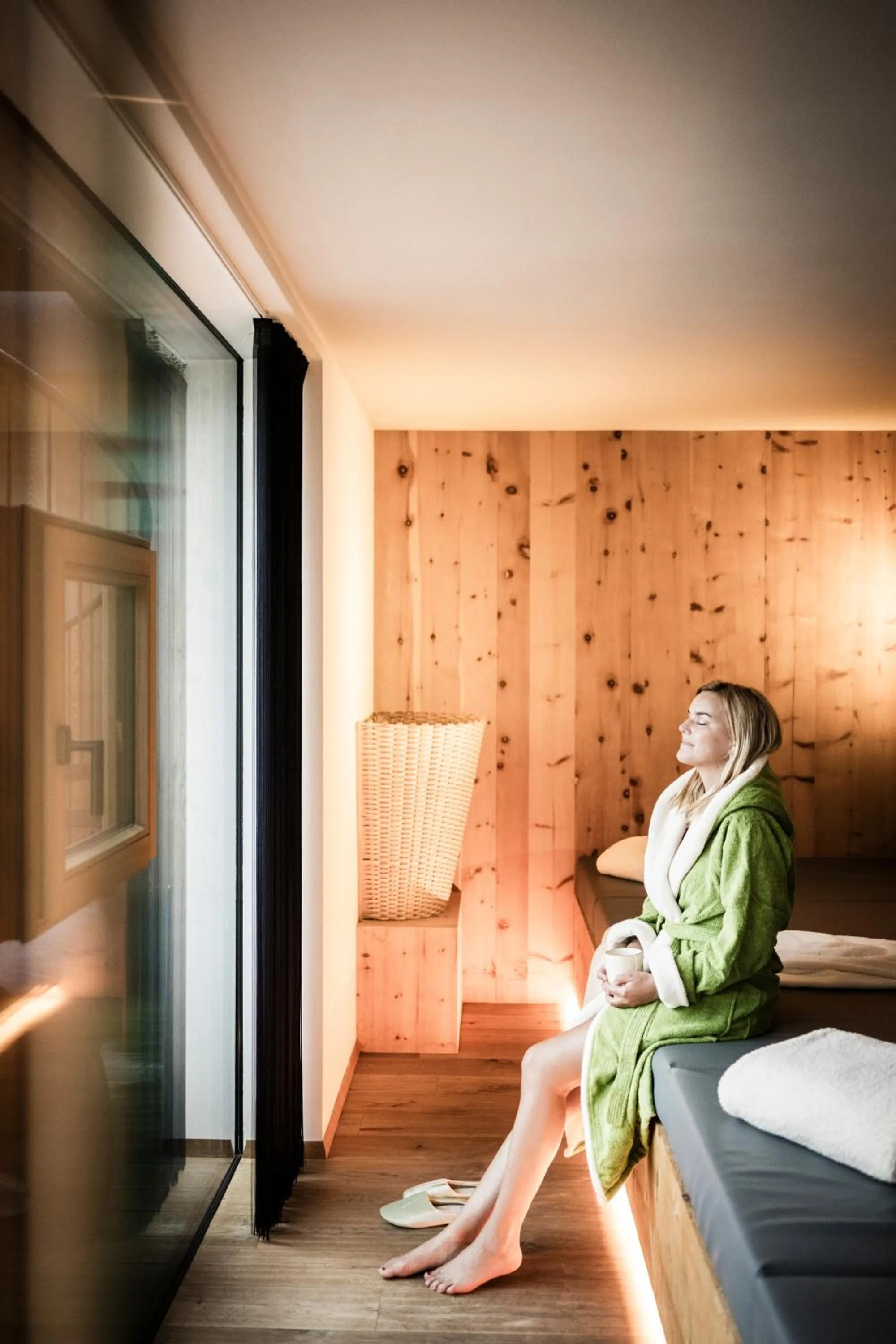 Swimming pool, Bed in Viel Nois Guest House