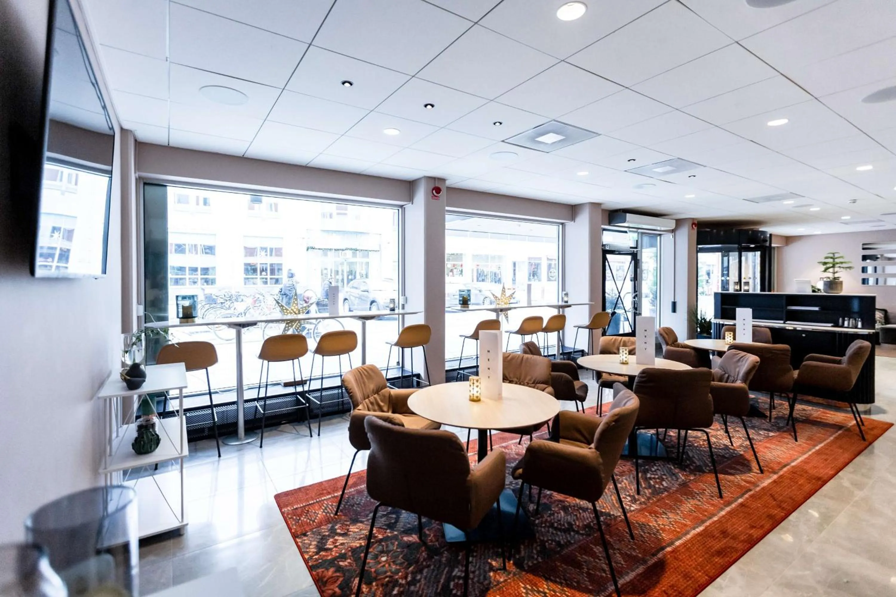 Lounge or bar in Scandic Uplandia