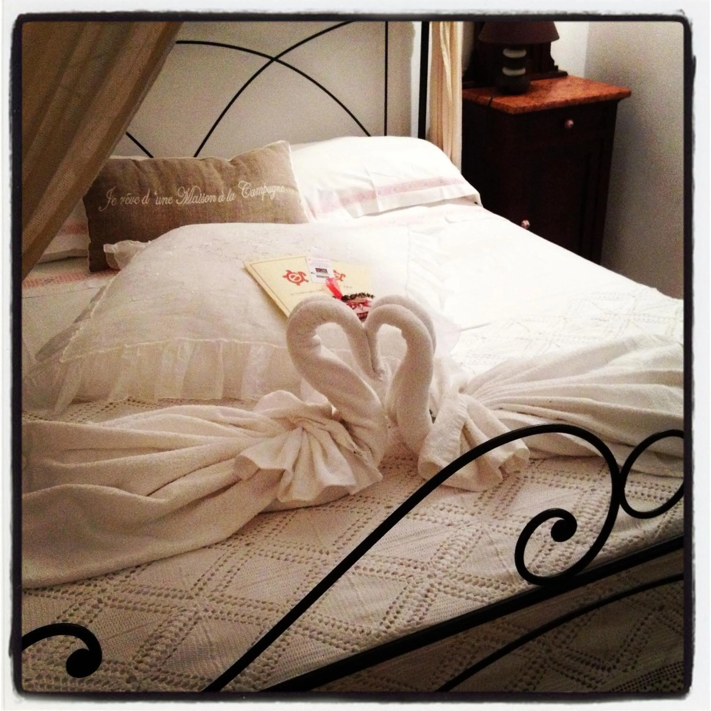 Decorative detail, Bed in Le Tartarughe rooms