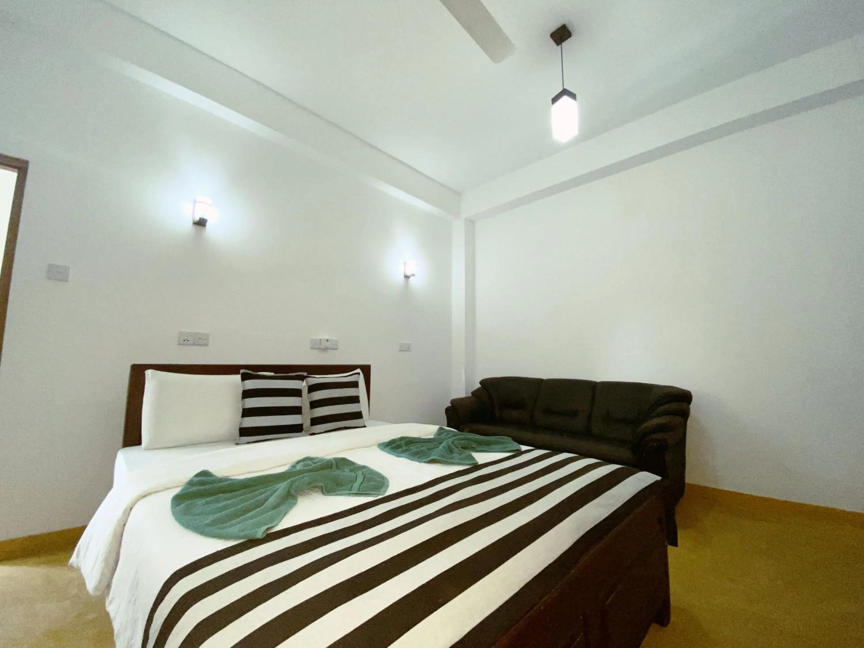 Bedroom, Bed in Misty Elegance - Ella.