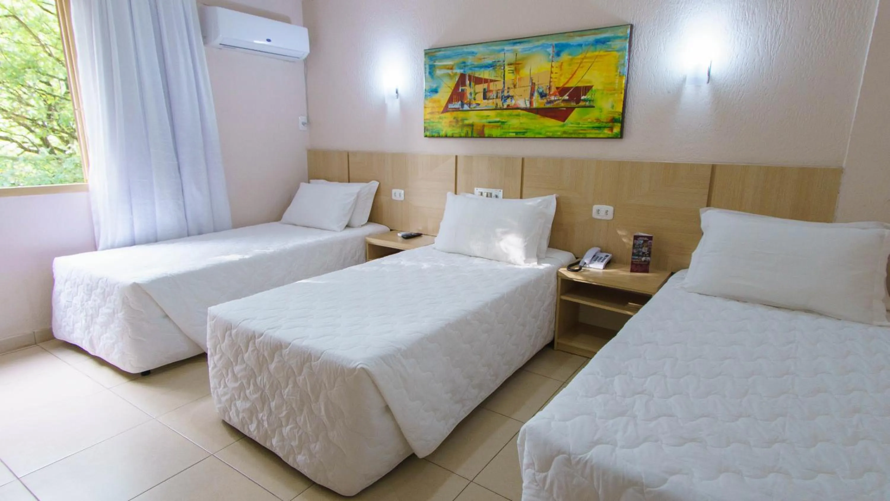 Photo of the whole room, Bed in SJ Tour - San Juan Foz do Iguaçu