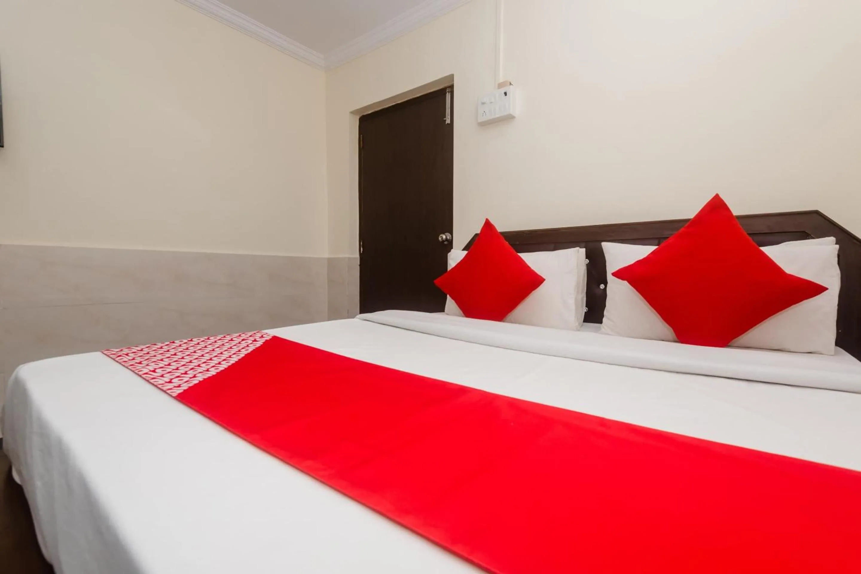 Bedroom, Bed in Hotel O Manori Resort