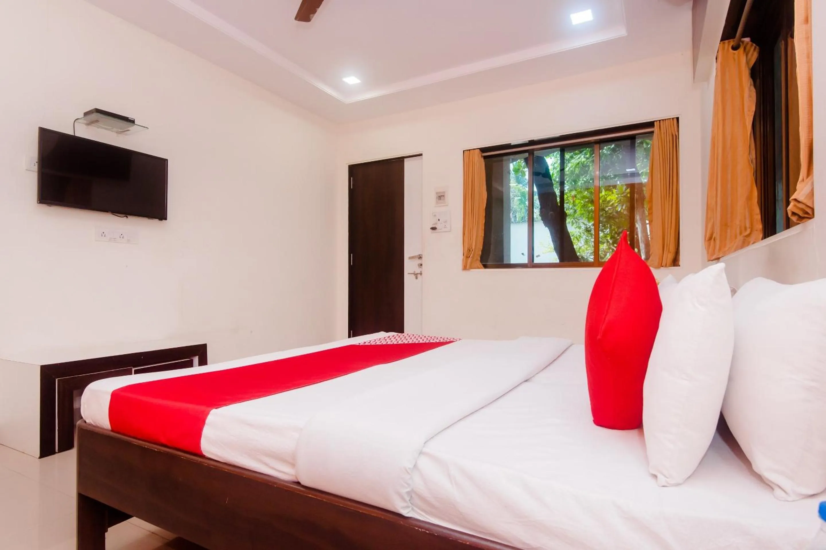 Bedroom, Bed in Hotel O Manori Resort