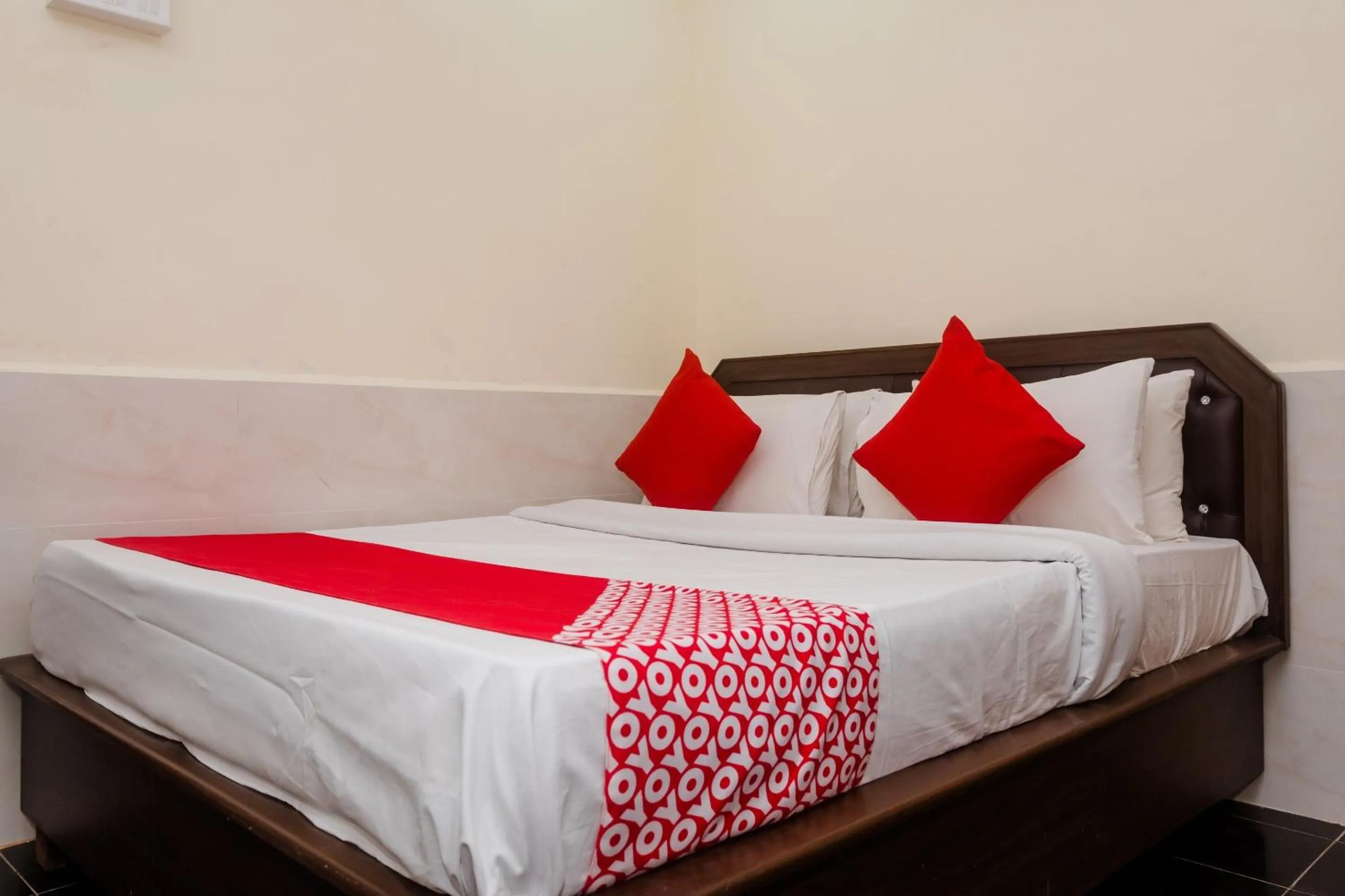 Bedroom, Bed in Hotel O Manori Resort