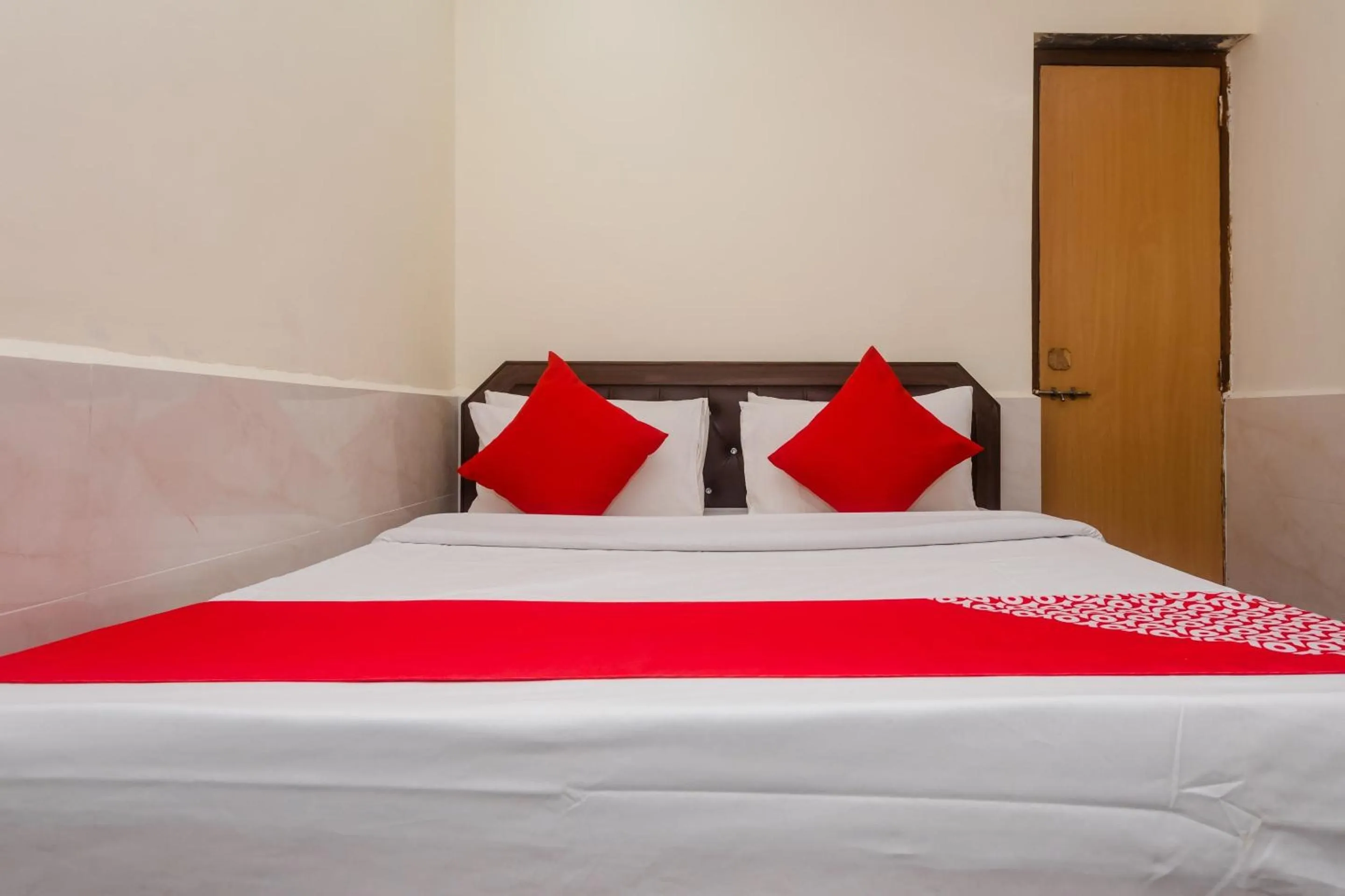 Bedroom, Bed in Hotel O Manori Resort