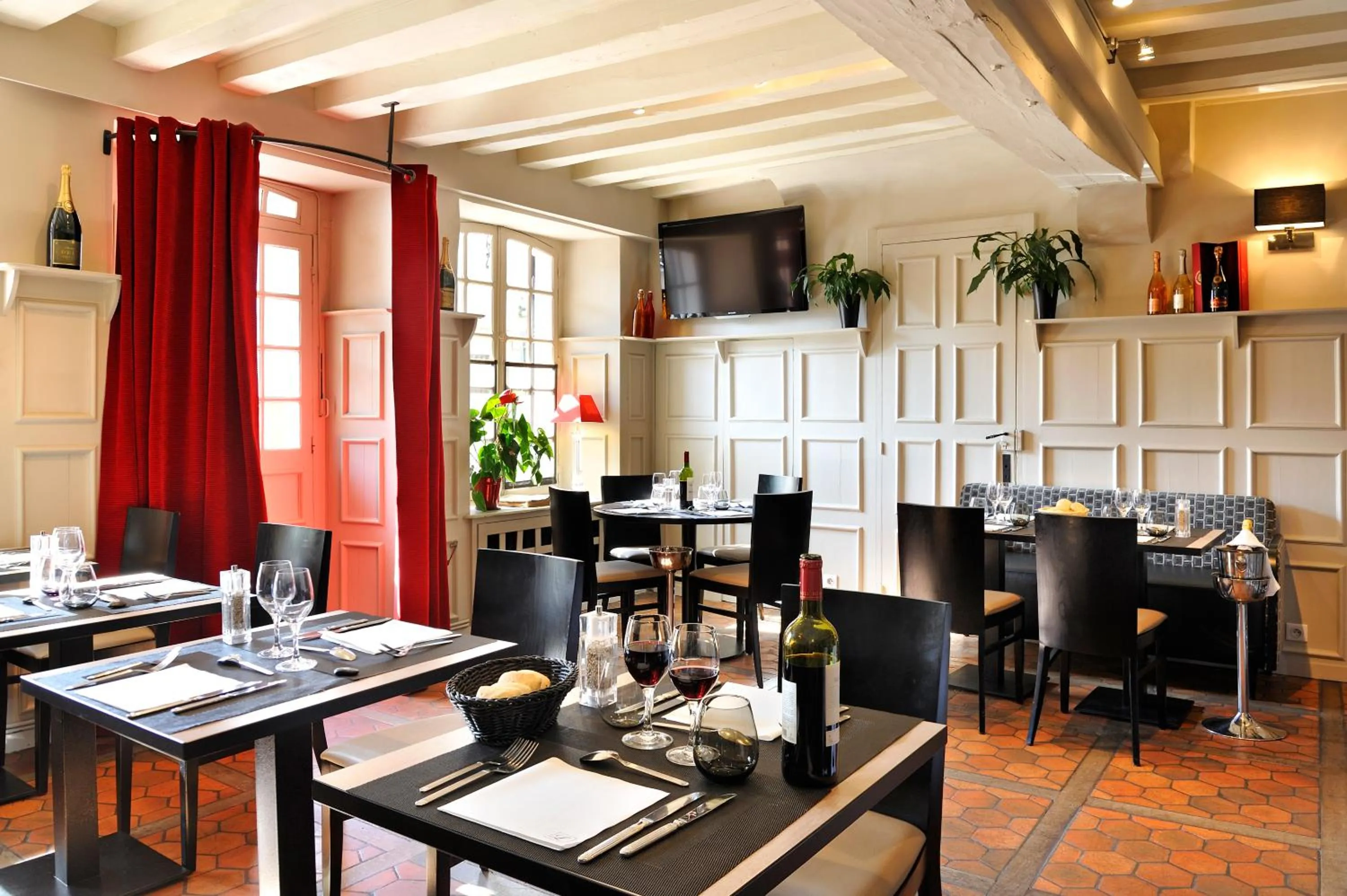 Restaurant/places to eat in Logis Hotels Restaurant le SAINT-JACQUES -Cloyes les 3 Rivieres