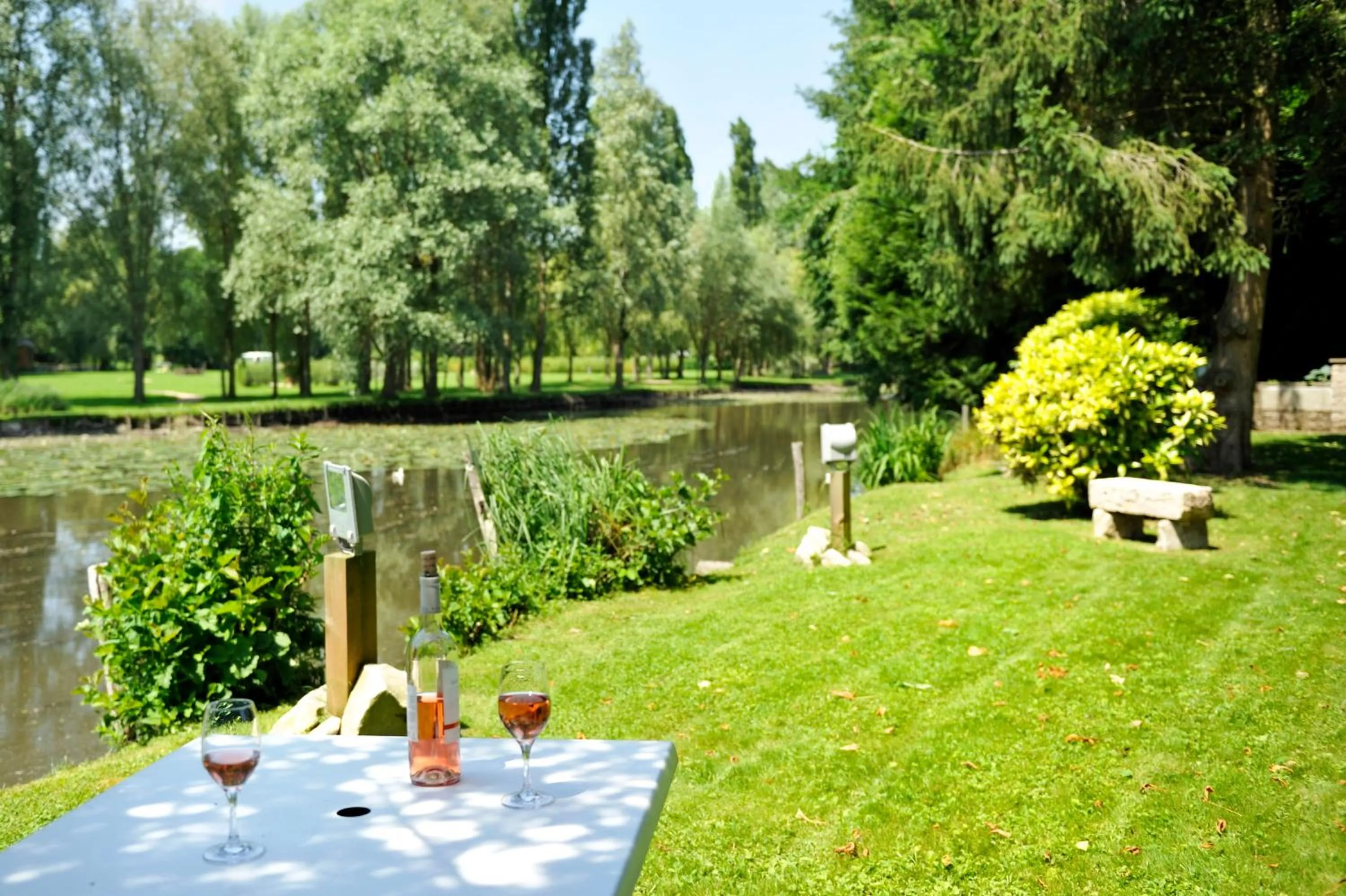 Garden in Logis Hotels Restaurant le SAINT-JACQUES -Cloyes les 3 Rivieres