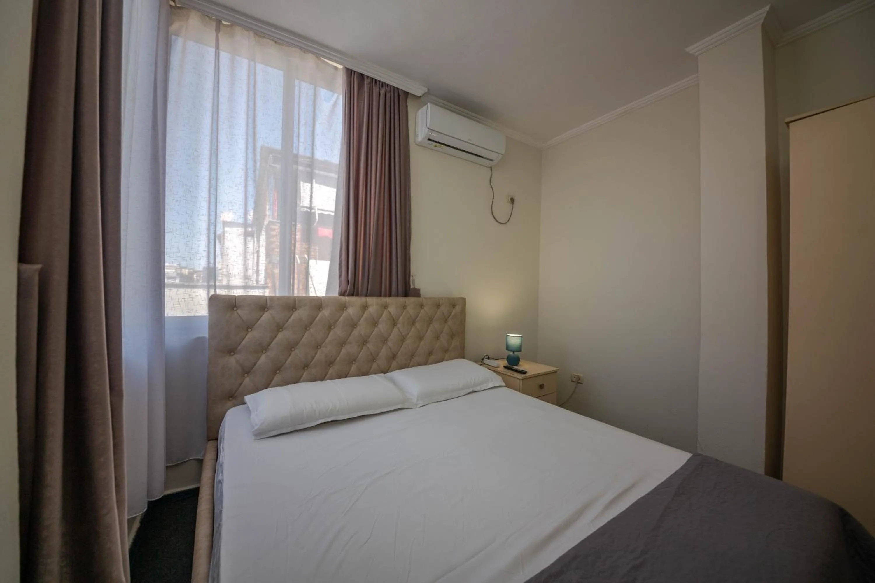 Bedroom, Bed in Hotel 3A