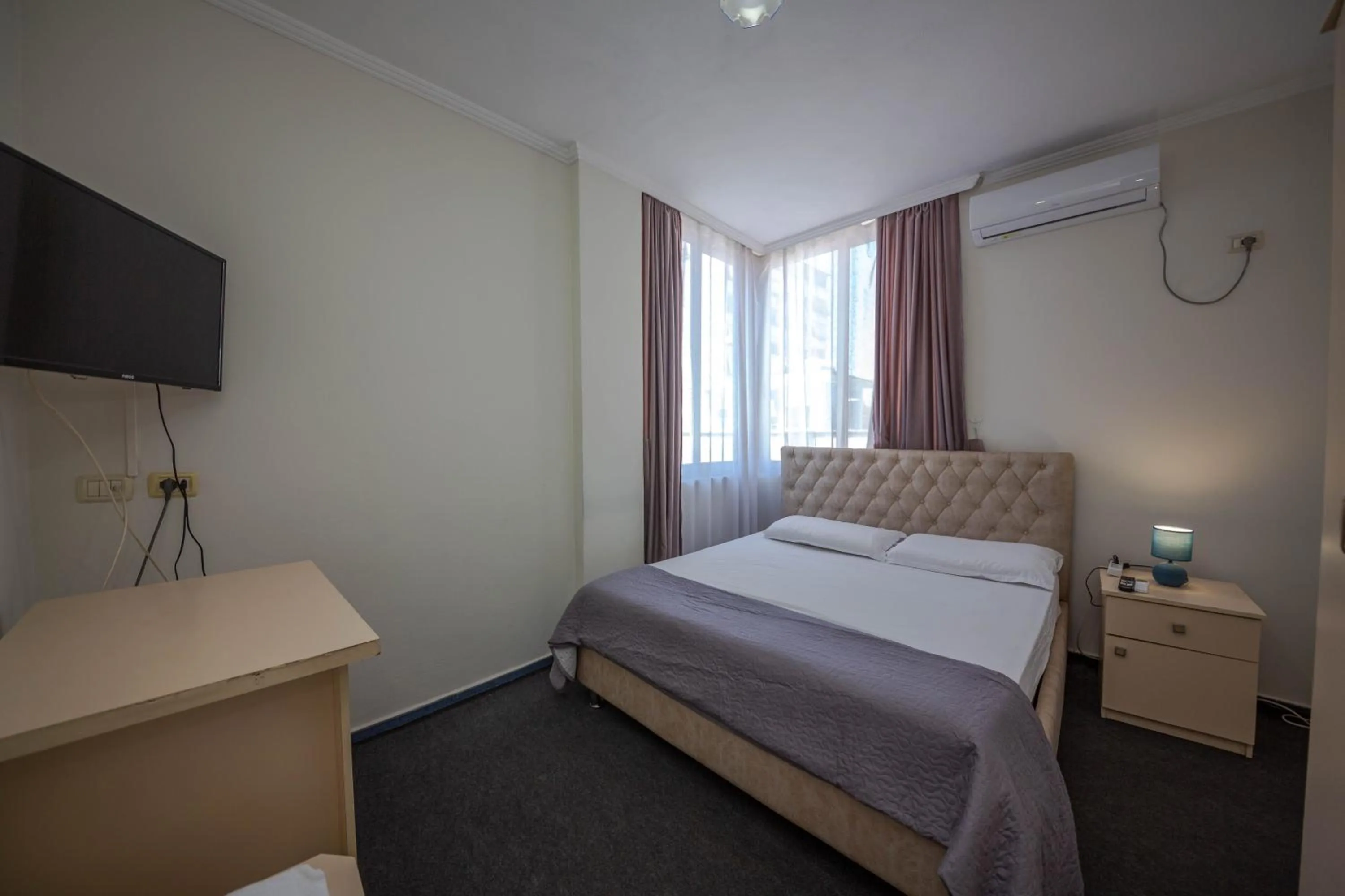 Bedroom, Bed in Hotel 3A