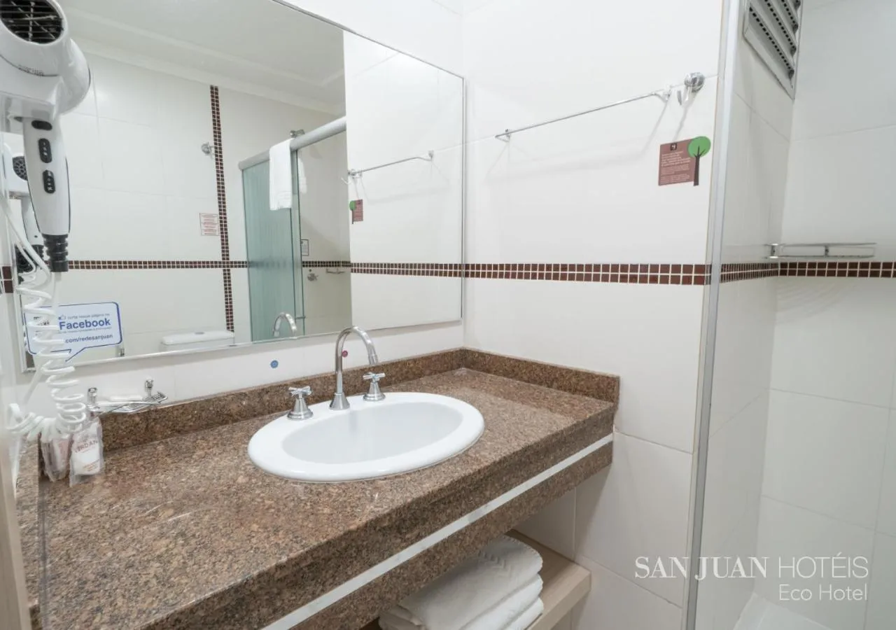 Bathroom in Complexo Eco Cataratas Resort by SJ