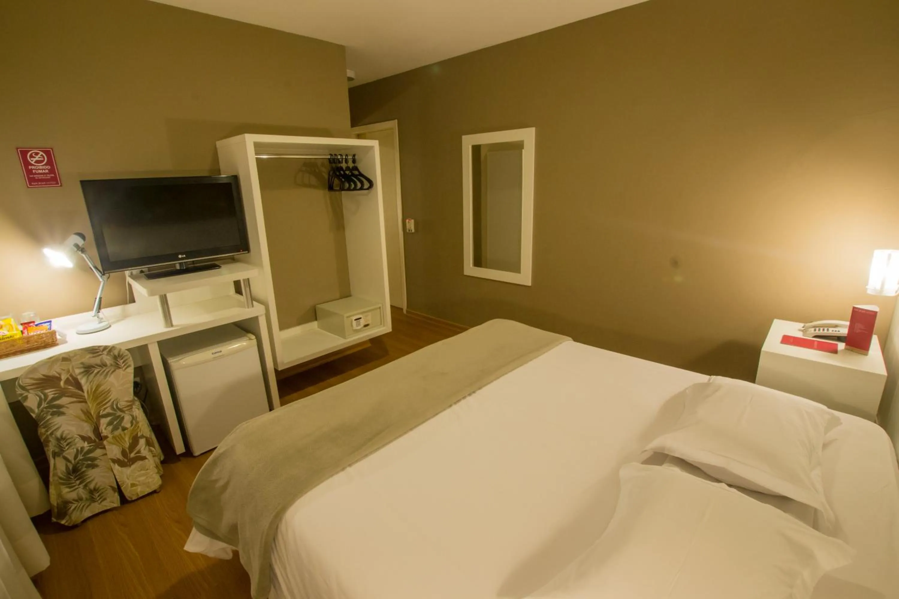 Toilet, Bed in SJ Jaguariaíva - San Juan Jaguariaíva