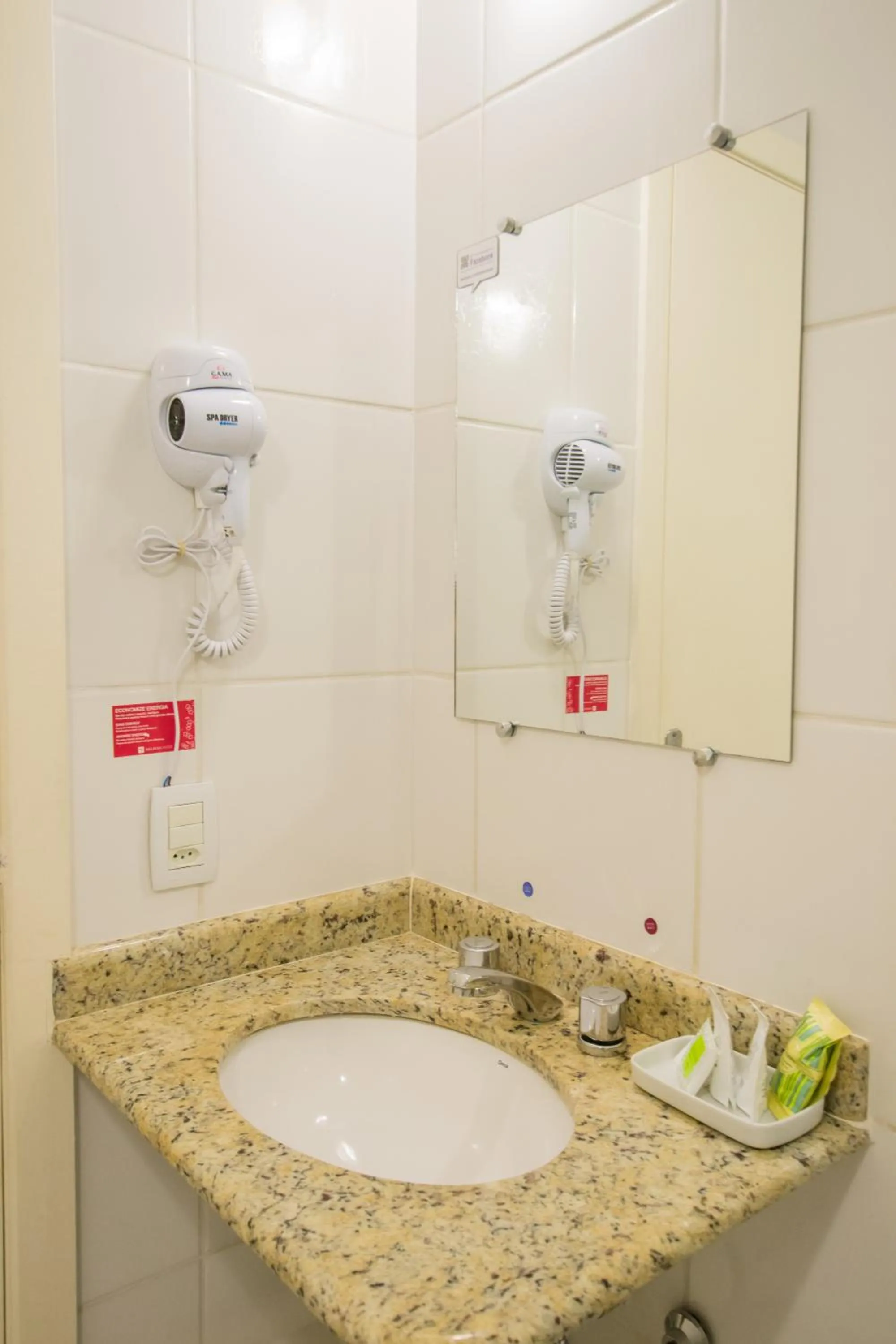 Shower in SJ Jaguariaíva - San Juan Jaguariaíva