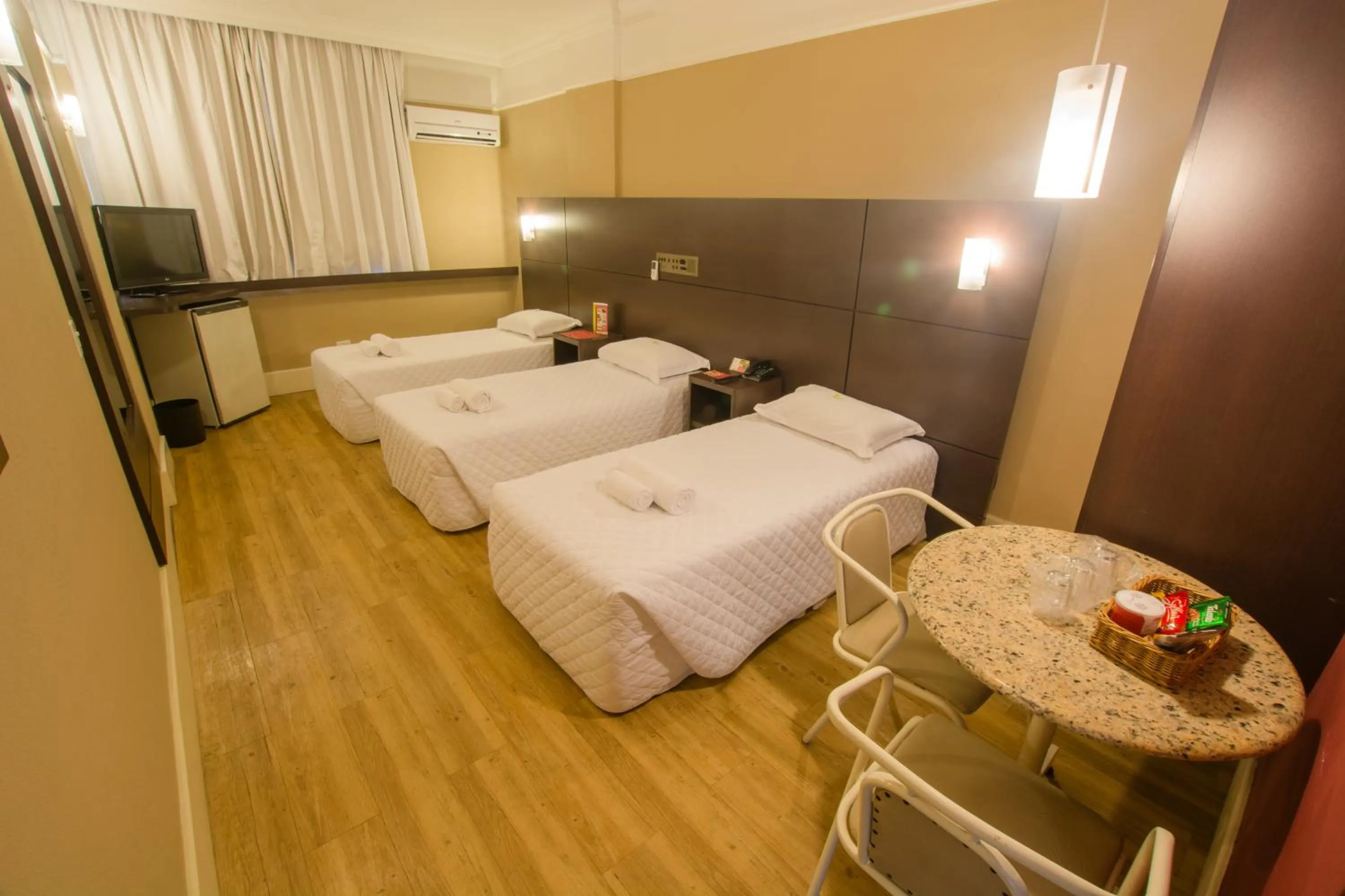 Photo of the whole room, Bed in SJ Business - San Juan São Paulo