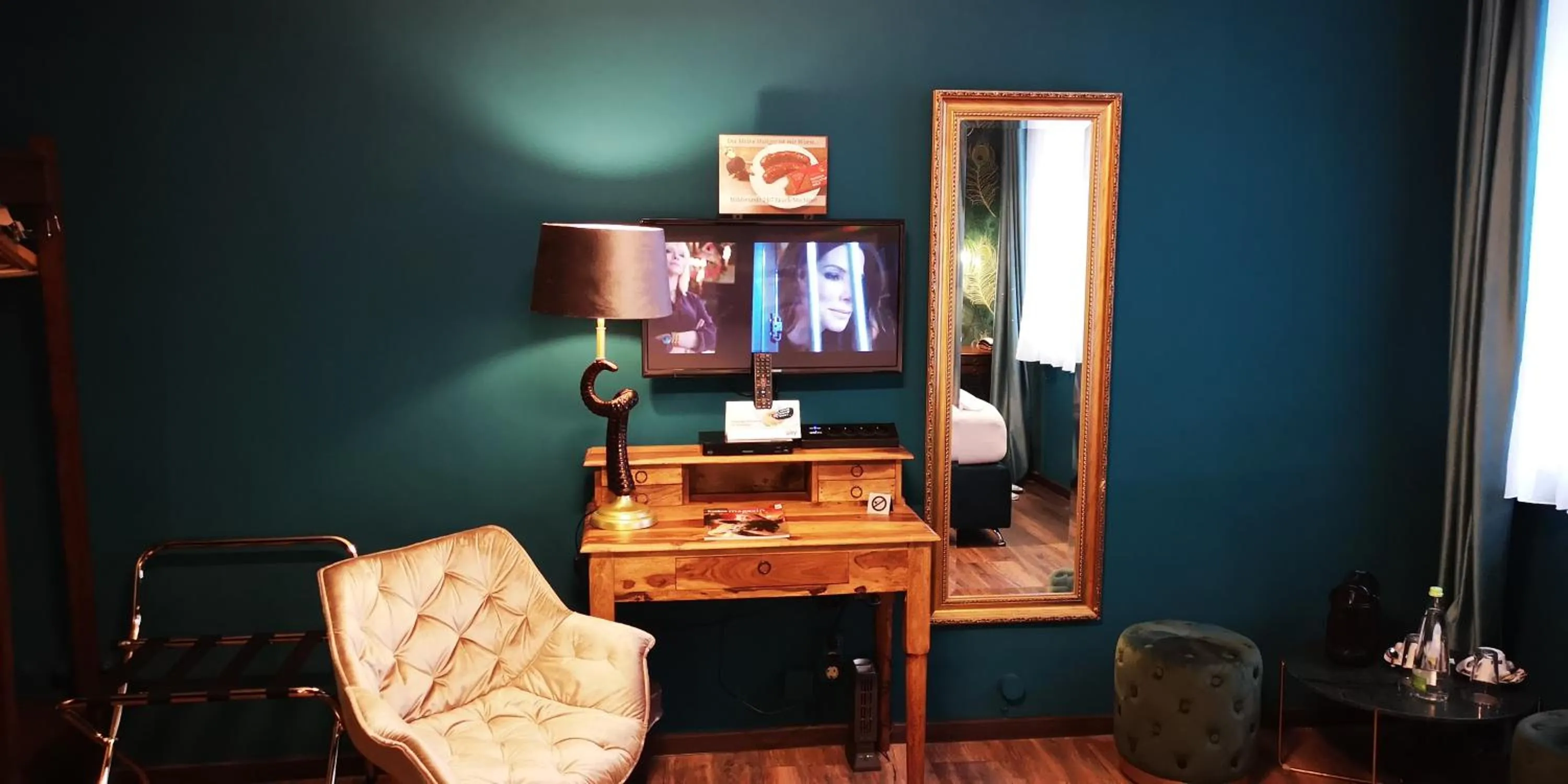 TV and multimedia in Boutique Hotel & Bio Wirtshaus Schwarzer Bock