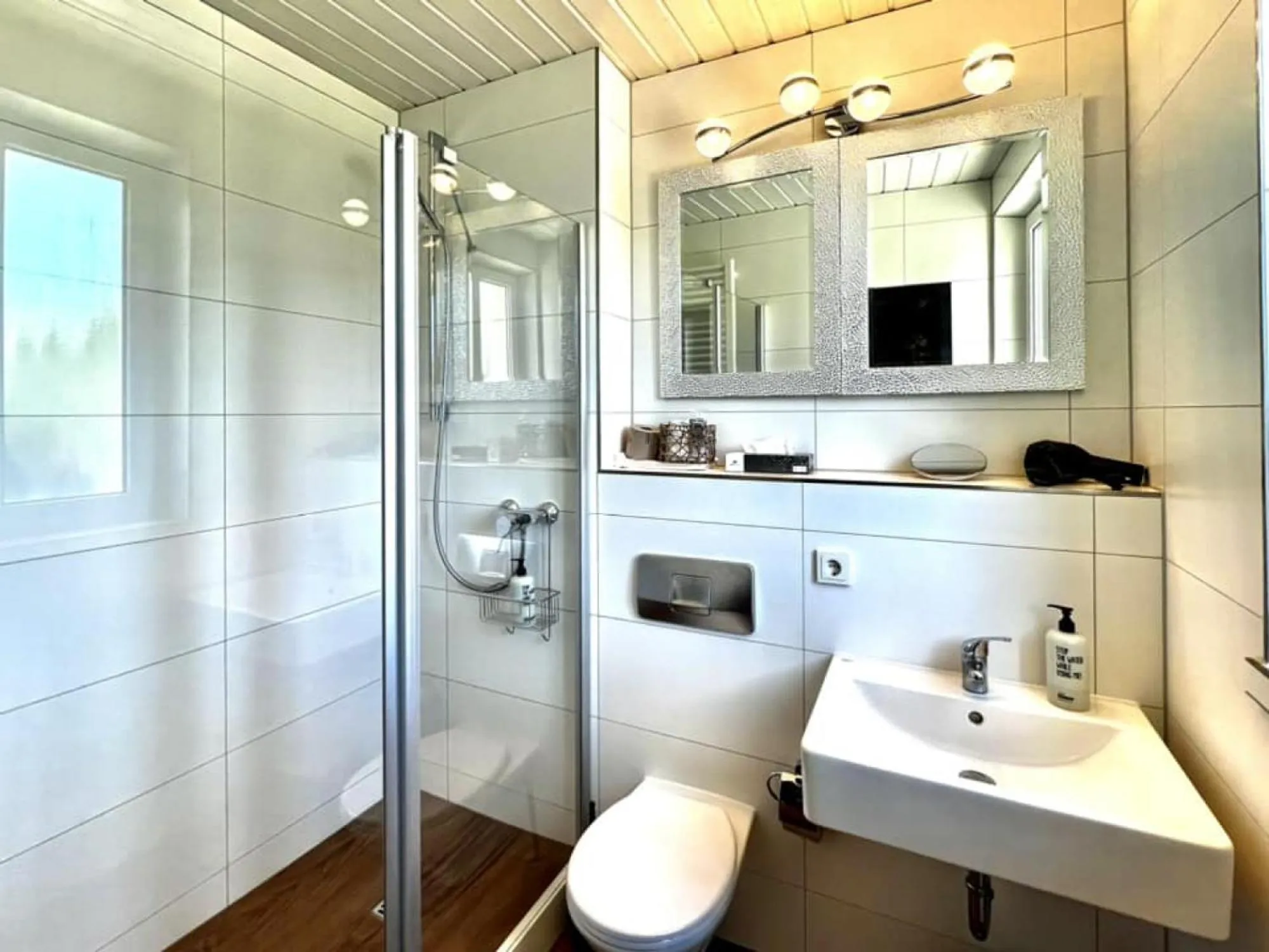 Shower in Boutique Hotel & Bio Wirtshaus Schwarzer Bock