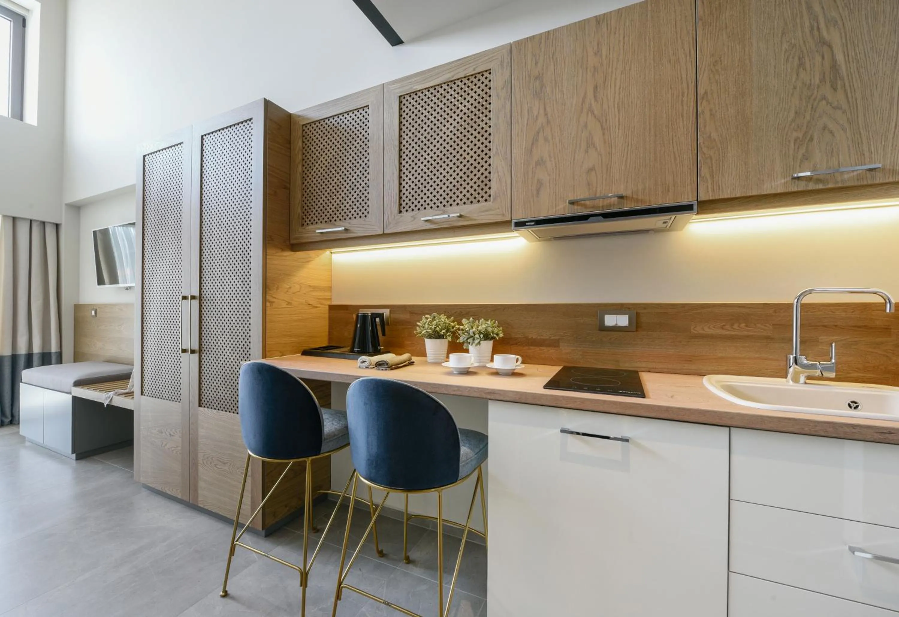 Coffee/tea facilities in Serenity Suites