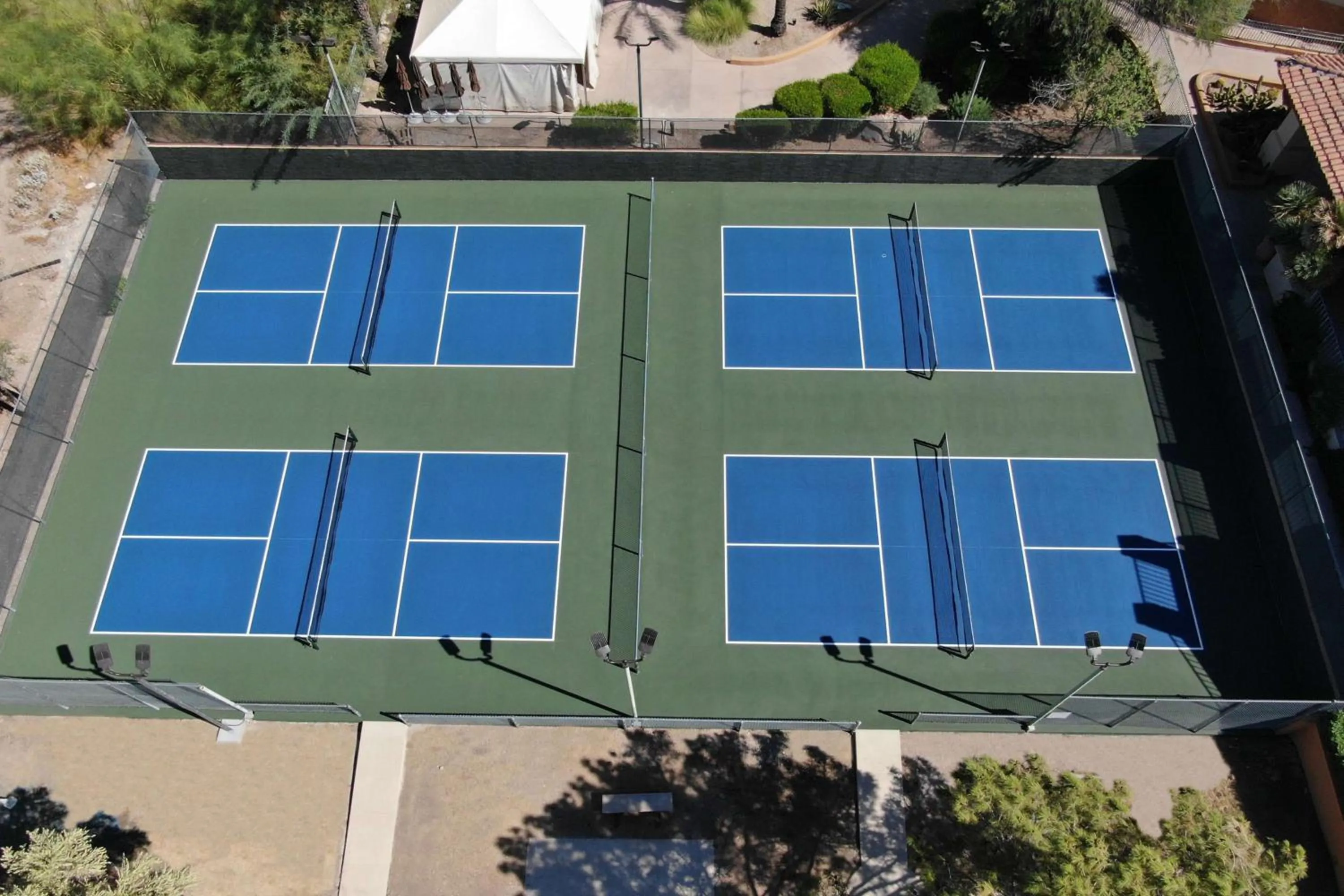 Tennis court in Hilton Phoenix Tapatio Cliffs Resort