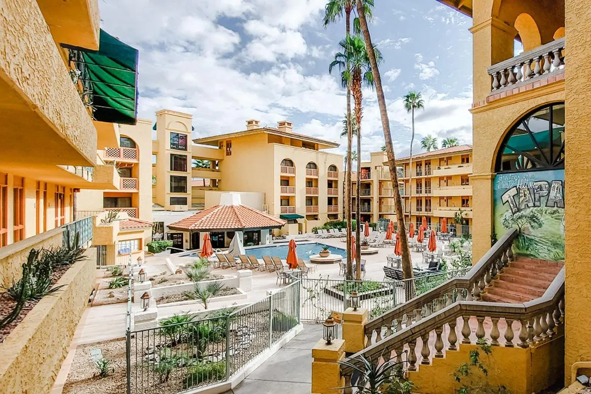 Swimming pool in Hilton Phoenix Tapatio Cliffs Resort