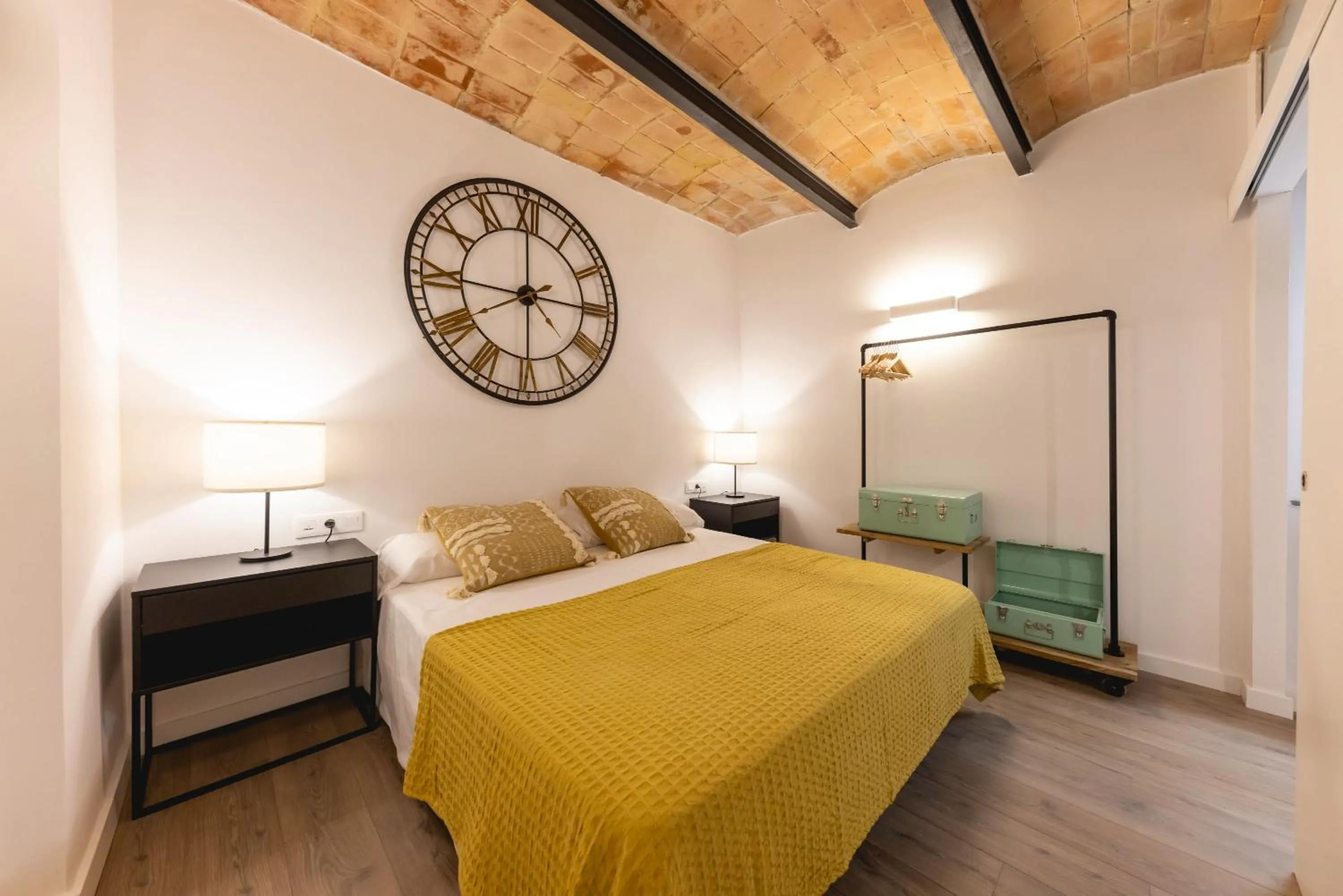 Bed in Bravissimo Cort Reial Entresol A
