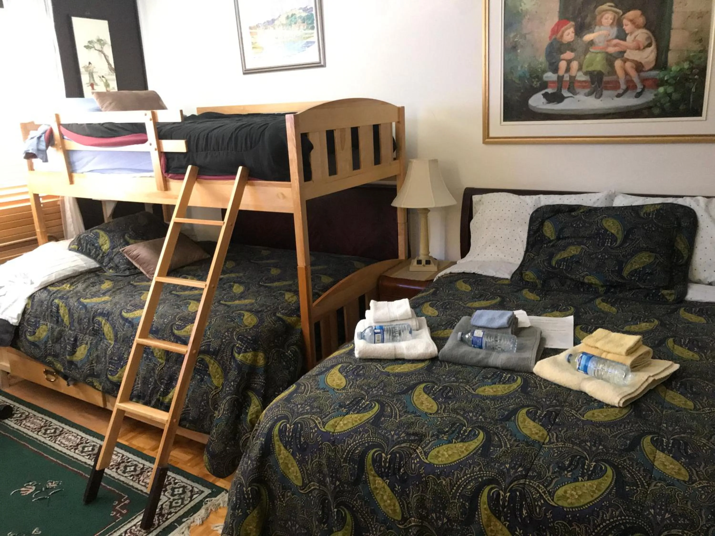 Bed in Repos & Manna Downtown Montréal