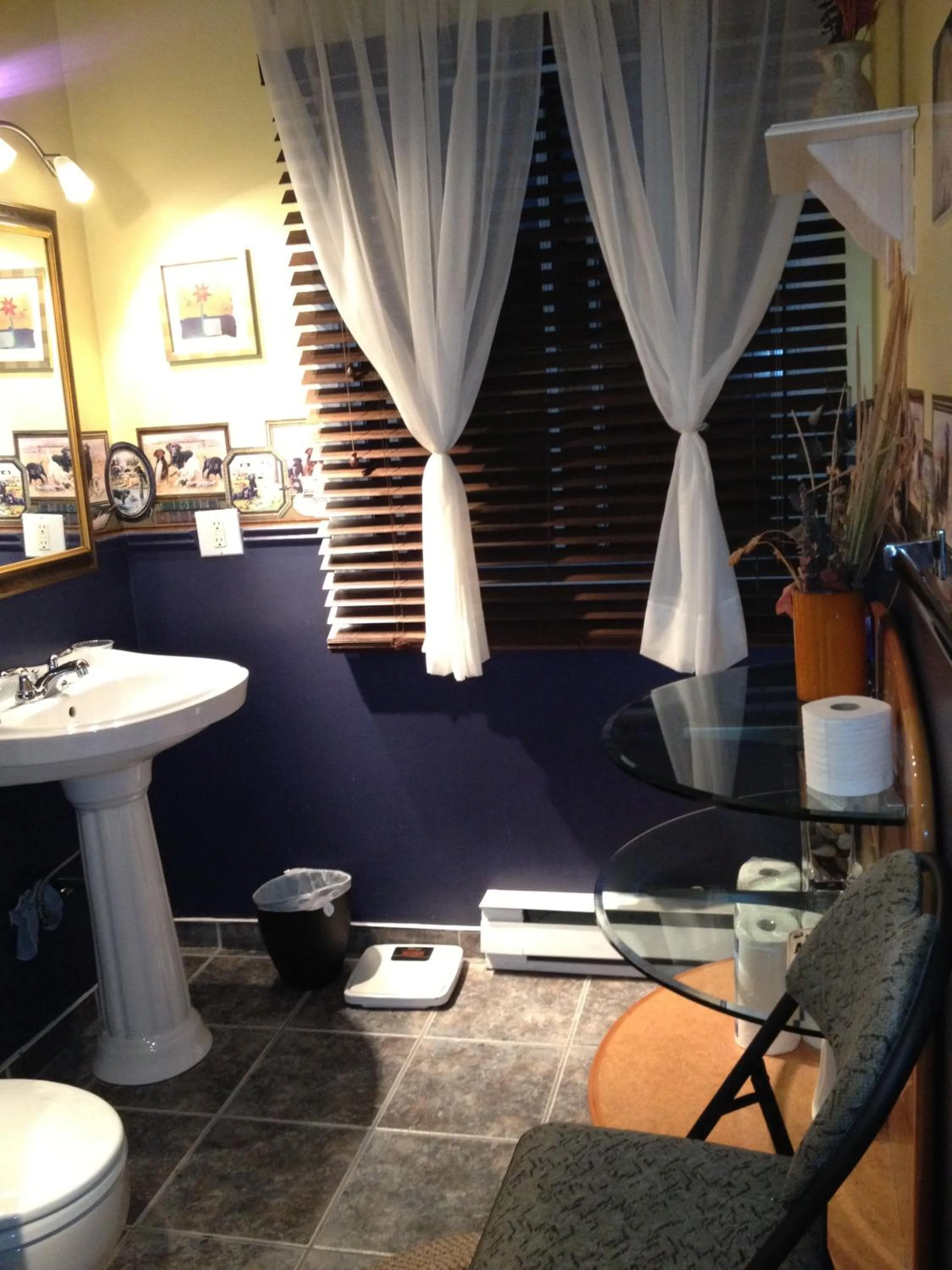 Bathroom in Repos & Manna Downtown Montréal