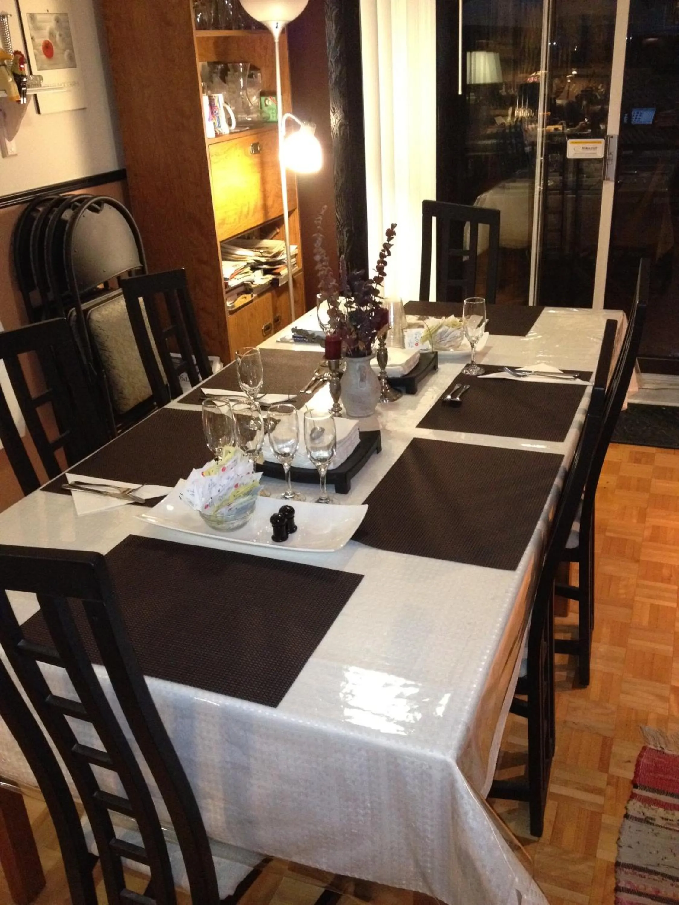 Restaurant/places to eat in Repos & Manna Downtown Montréal