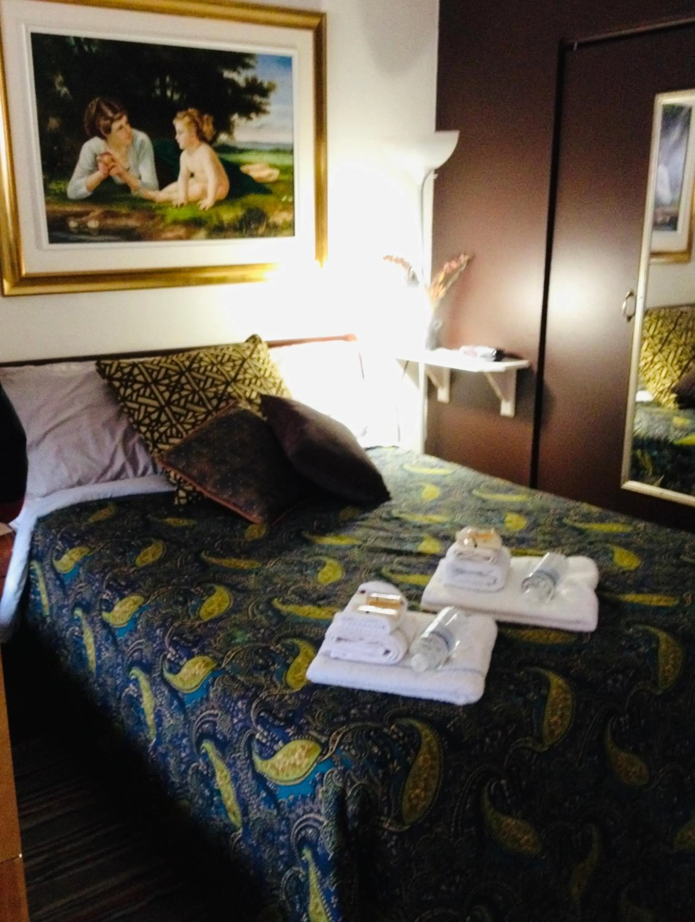 Bed in Repos & Manna Downtown Montréal