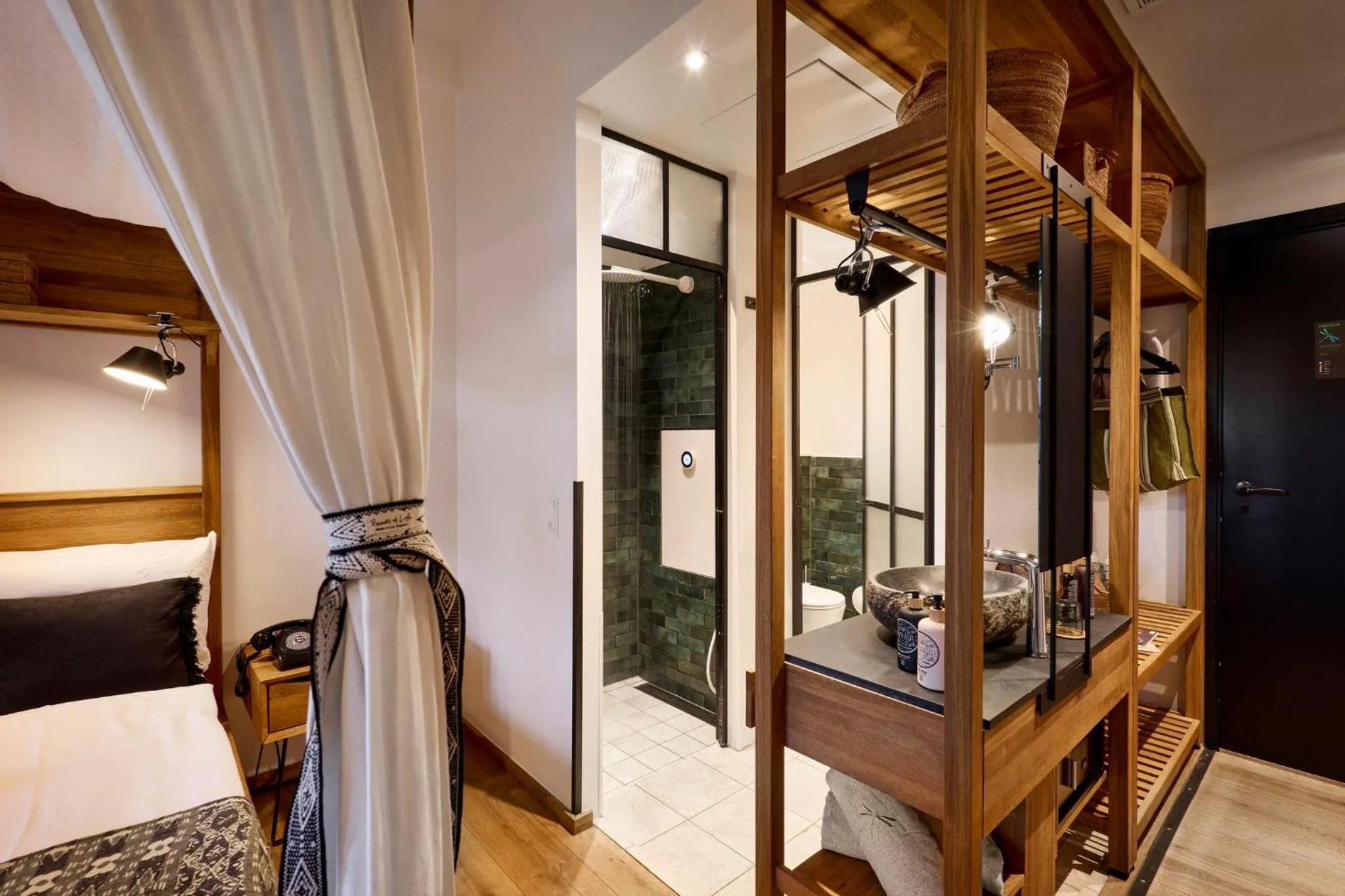 Bathroom, Bed in Bryggen Guldsmeden