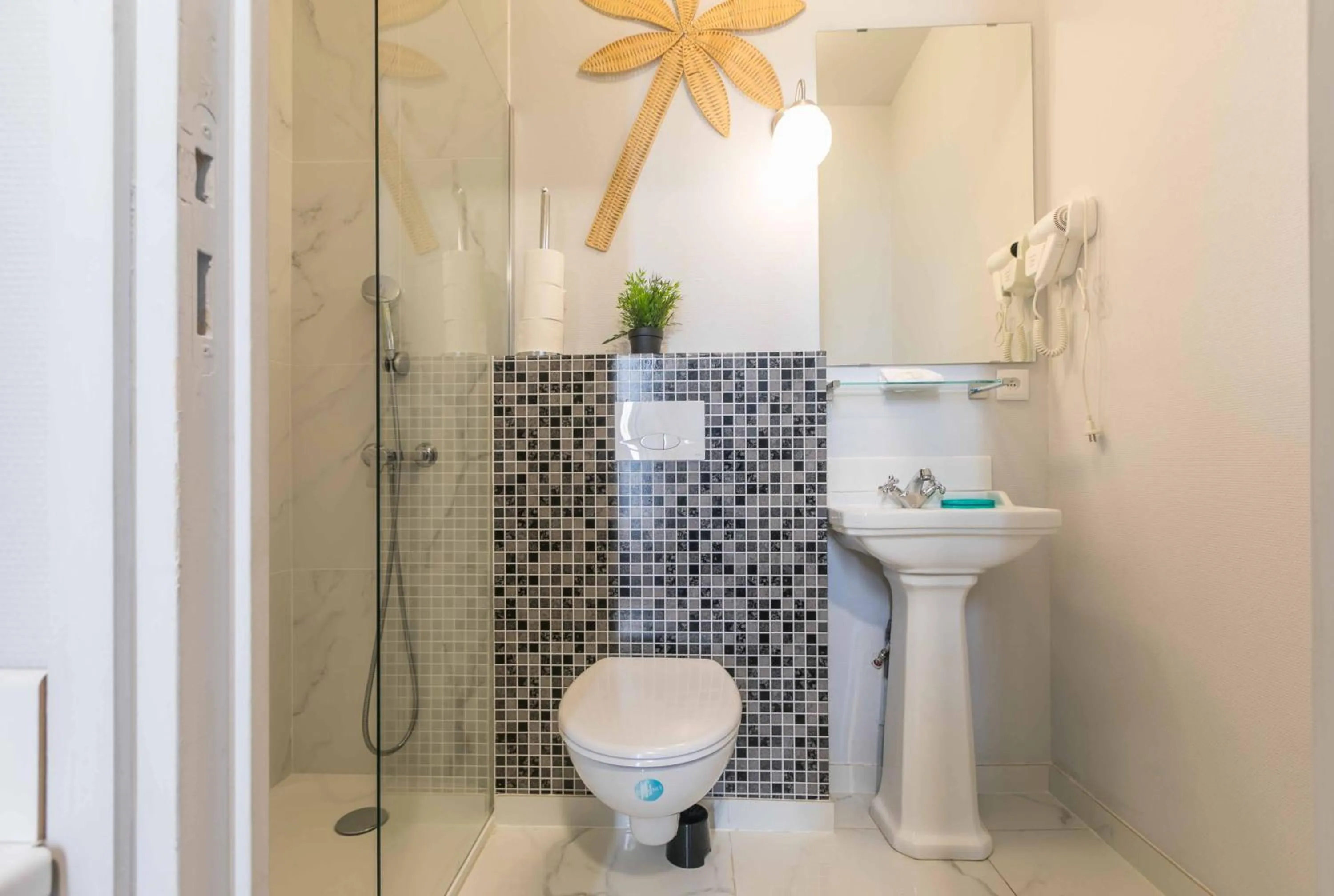 Shower in WS Opéra - Vendôme