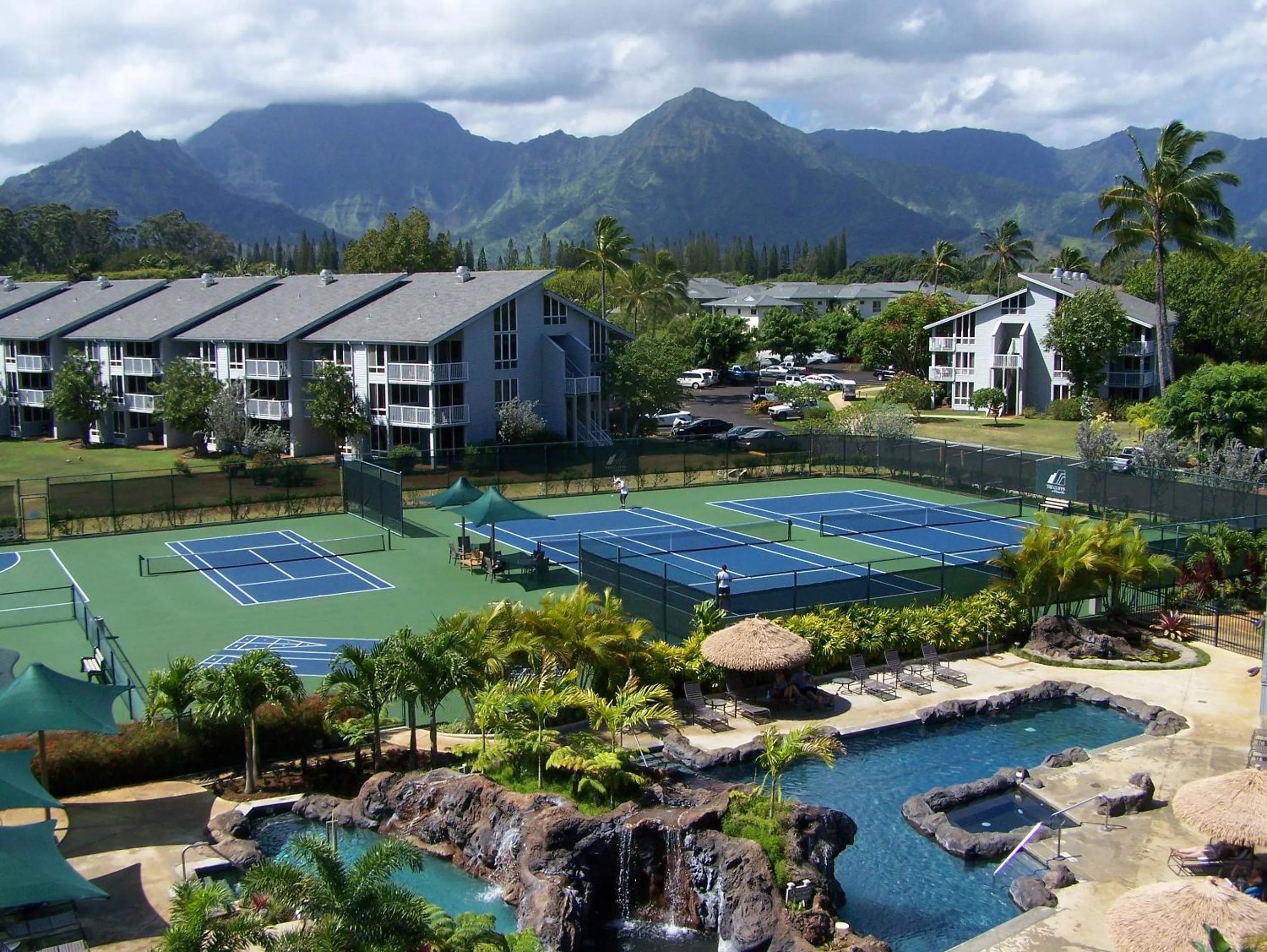 Tennis court in The Cliffs at Princeville