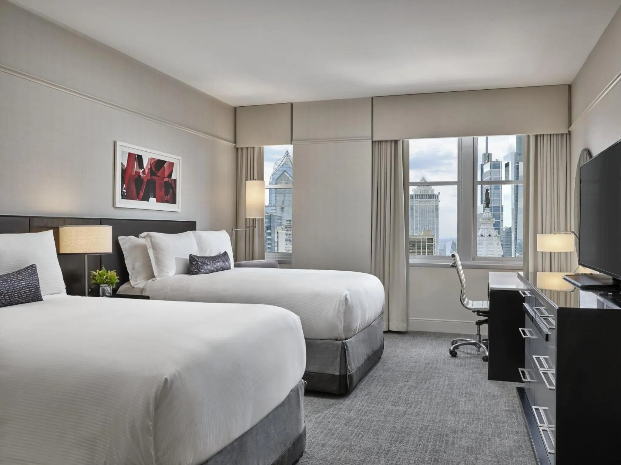 Photo of the whole room, Bed in Loews Philadelphia Hotel