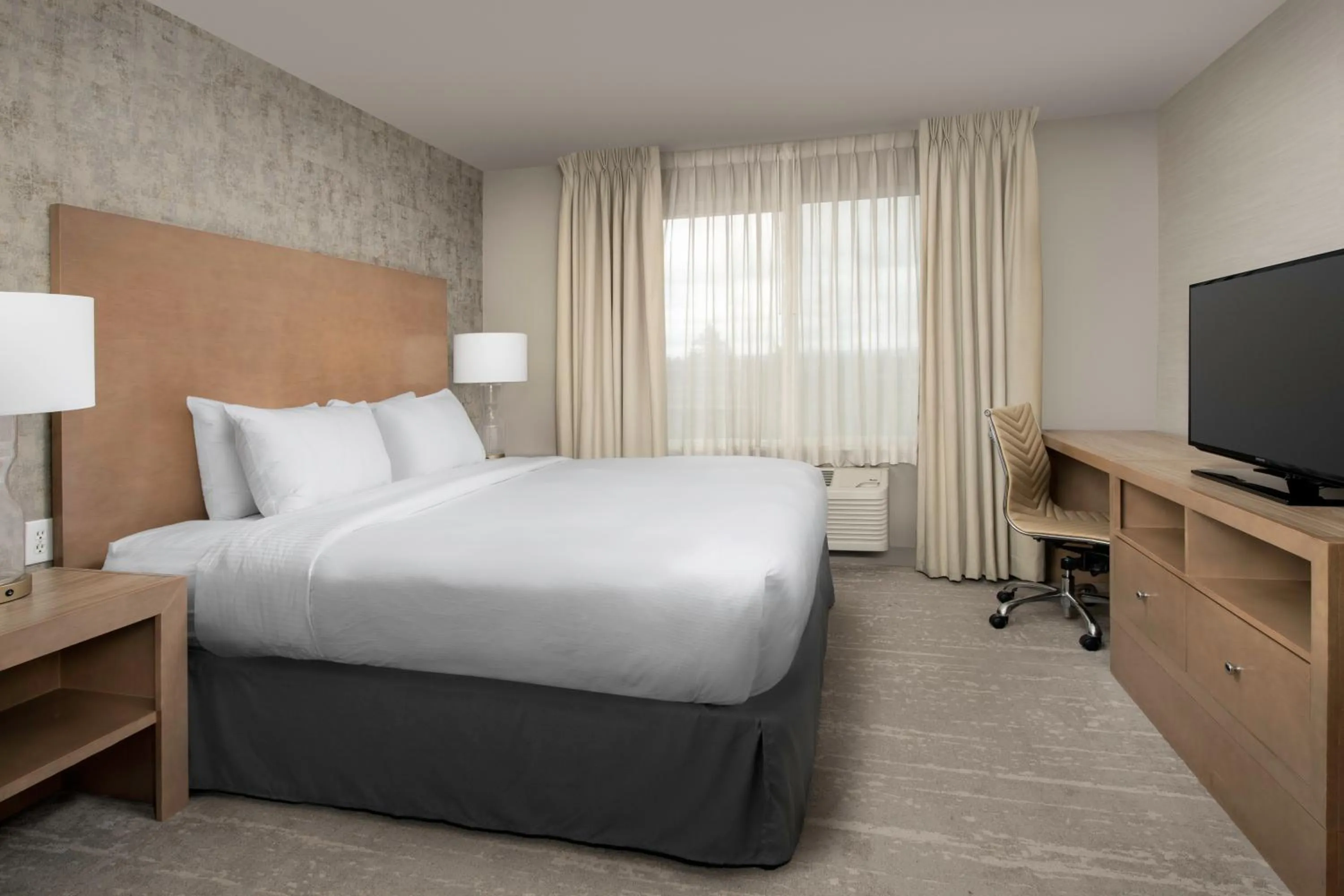 Bed in DoubleTree by Hilton North Salem