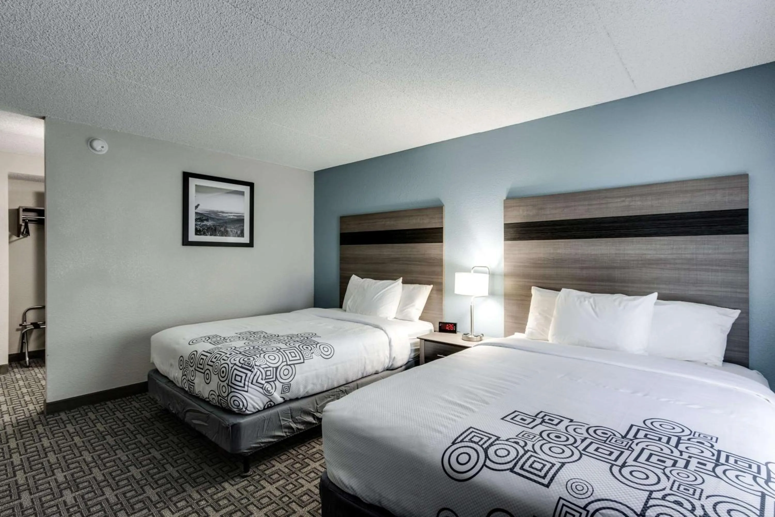 Photo of the whole room, Bed in Days Inn & Suites by Wyndham Spokane