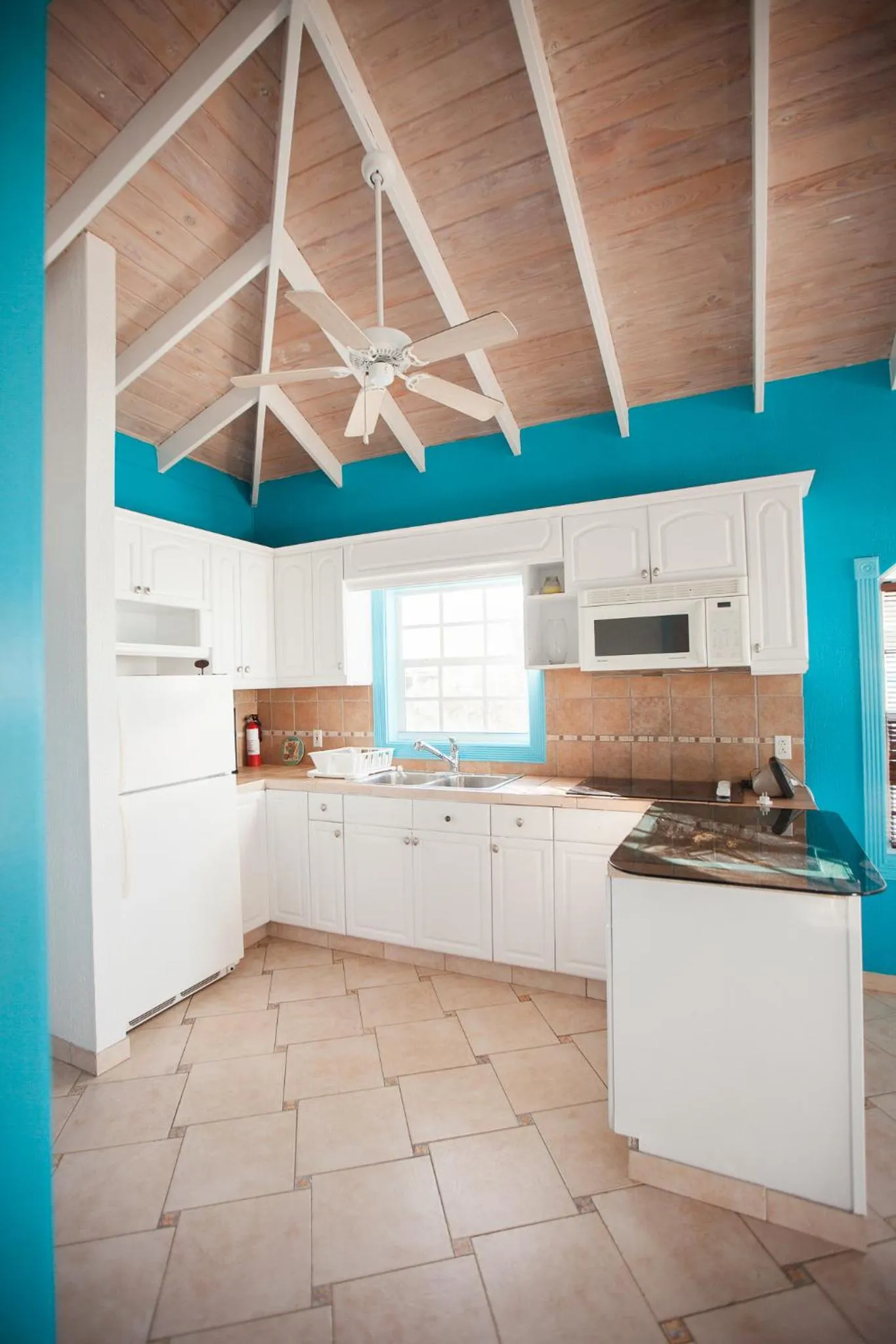 Kitchen or kitchenette in Paradise Bay Bahamas