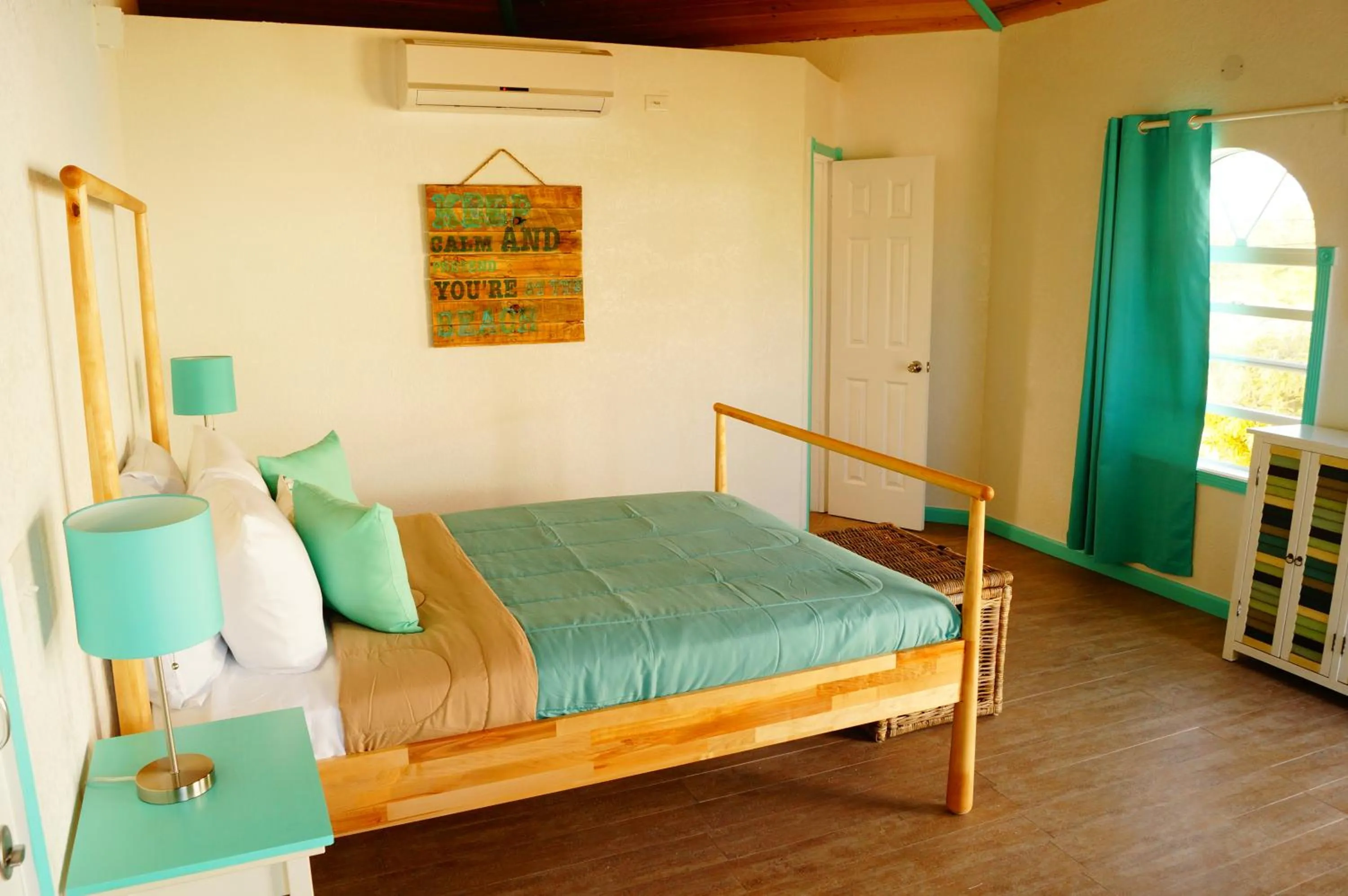 Bedroom, Bed in Paradise Bay Bahamas