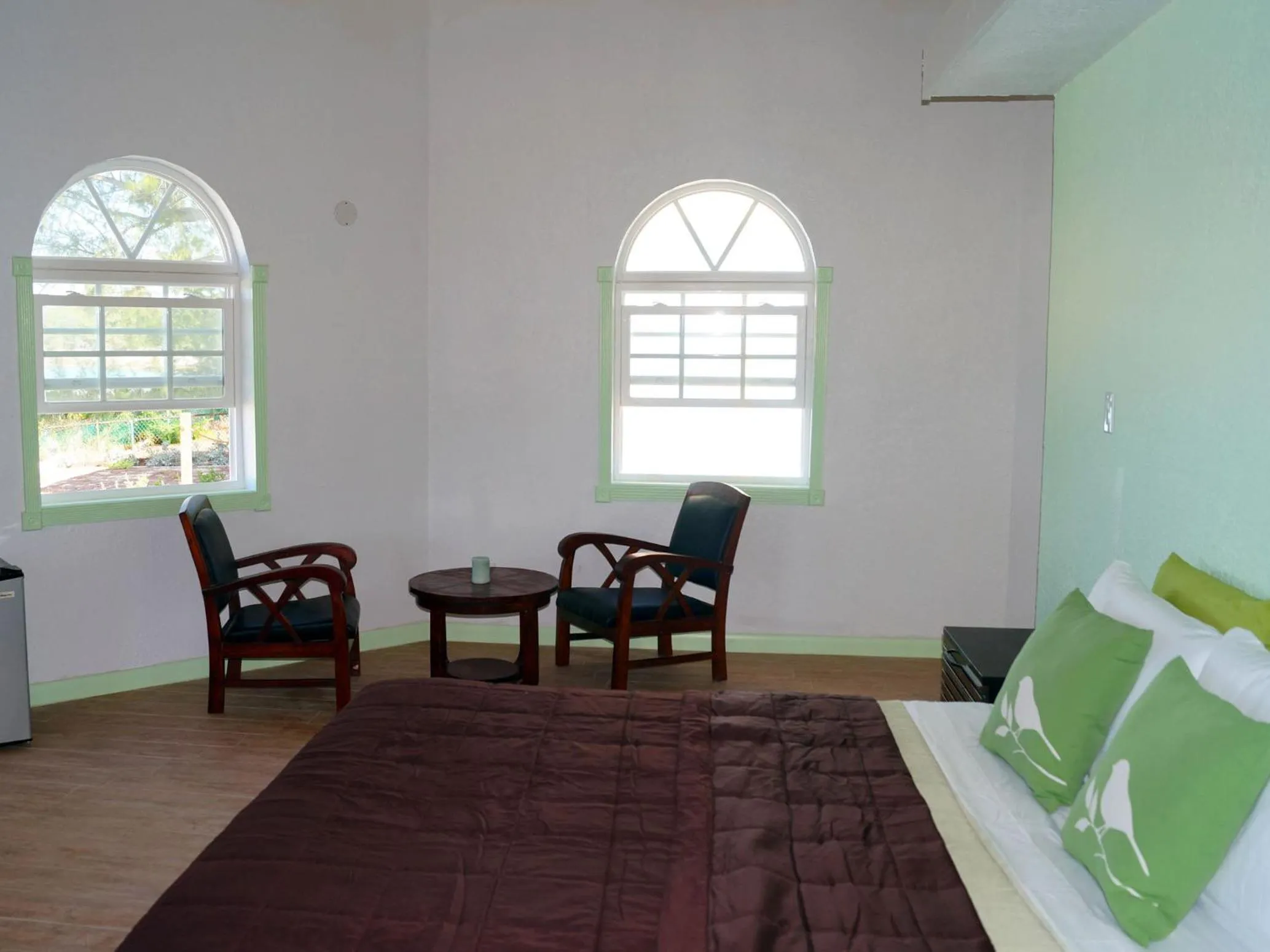 Photo of the whole room, Bed in Paradise Bay Bahamas