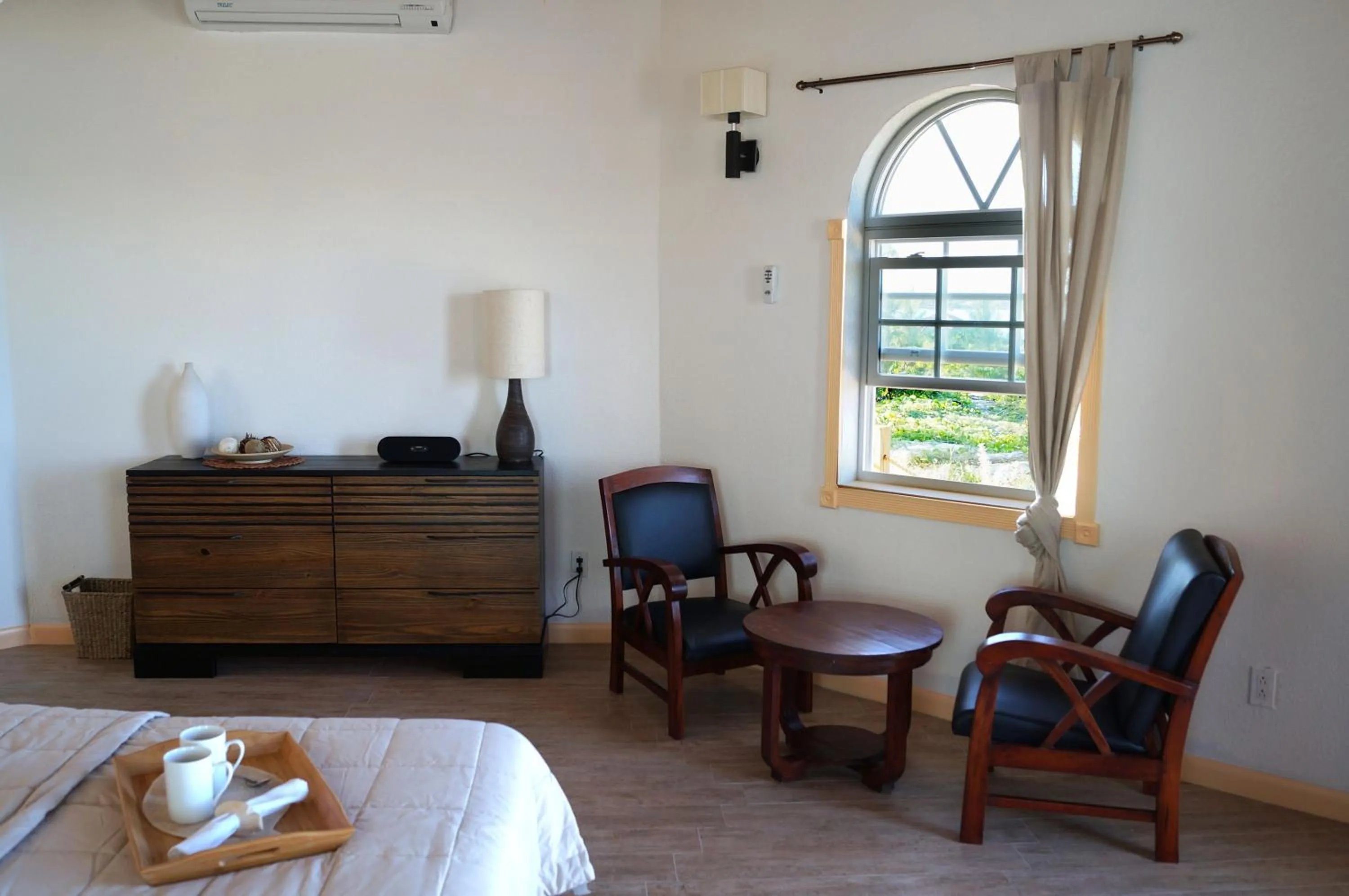 Photo of the whole room in Paradise Bay Bahamas