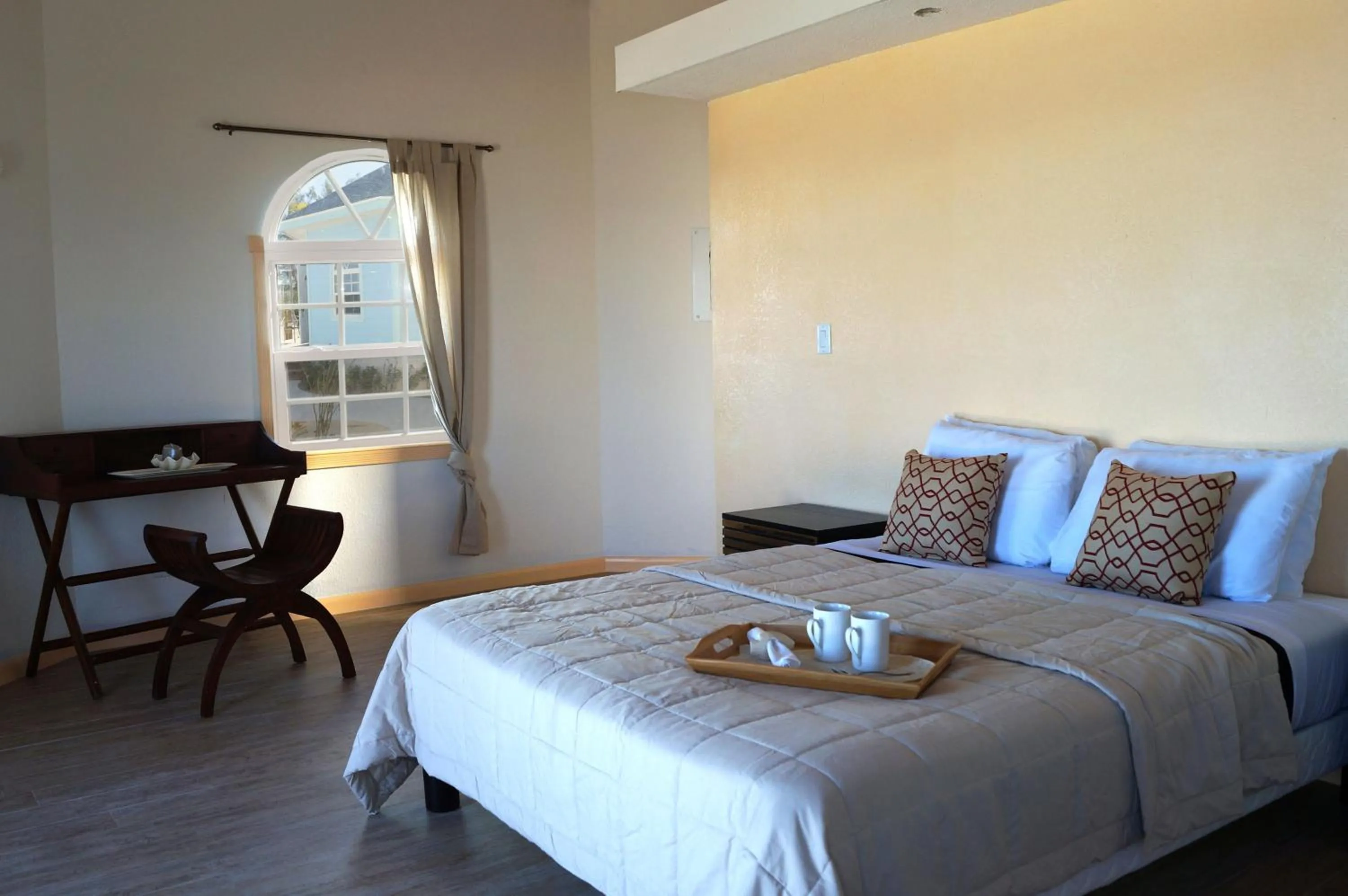 Photo of the whole room, Bed in Paradise Bay Bahamas