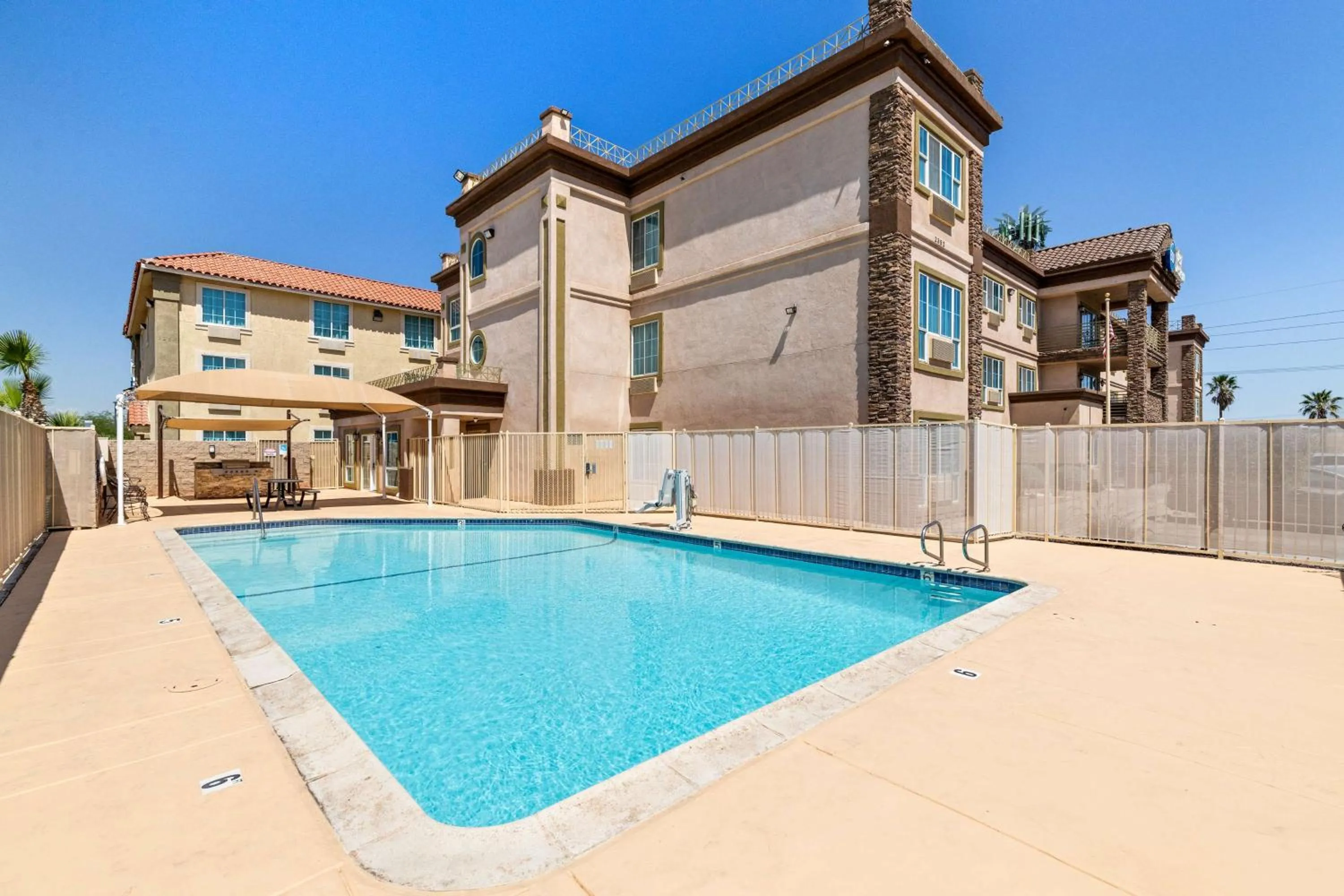 Pool view in Best Western El Centro Inn