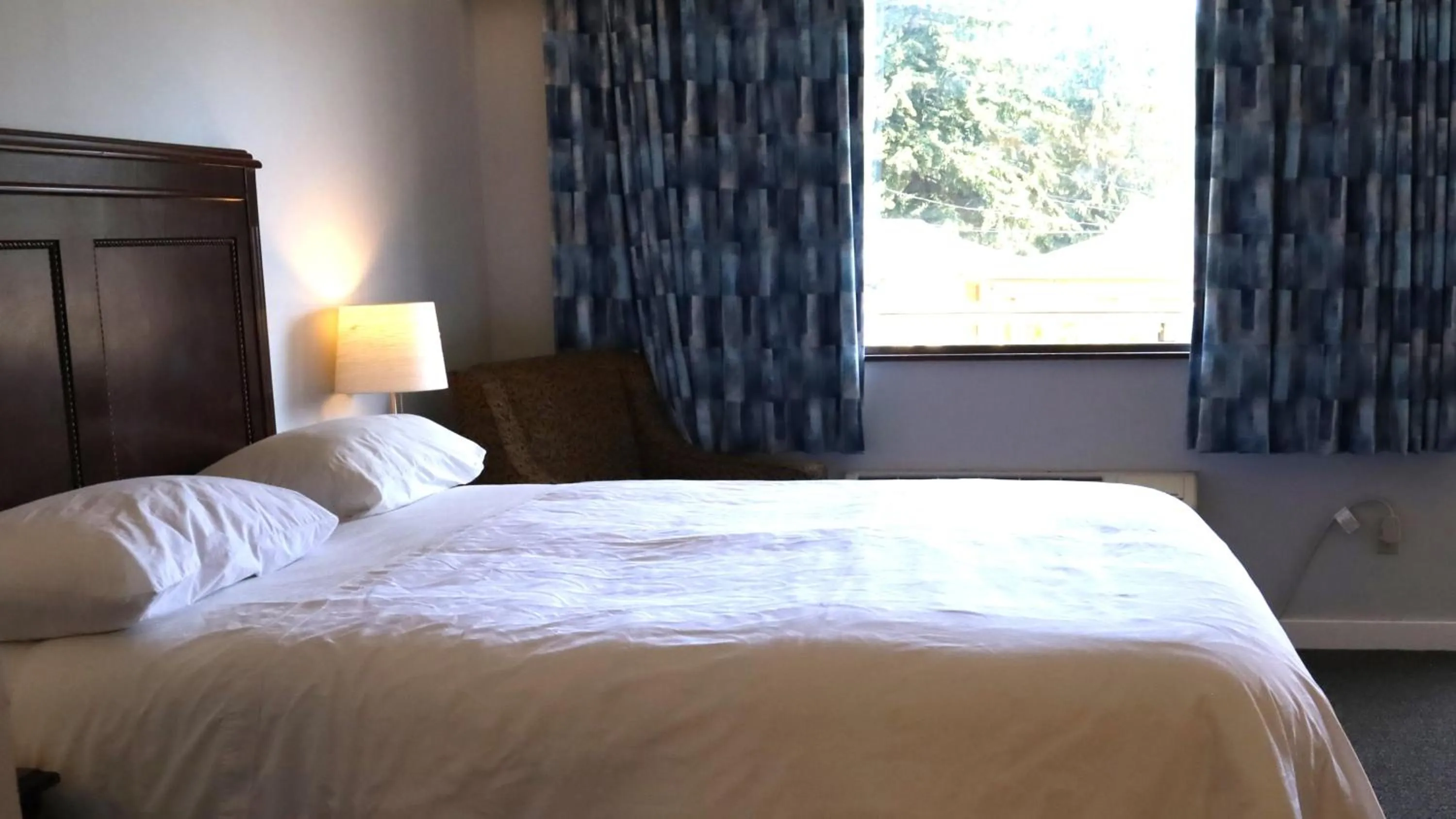 Bed in Skylite Motel