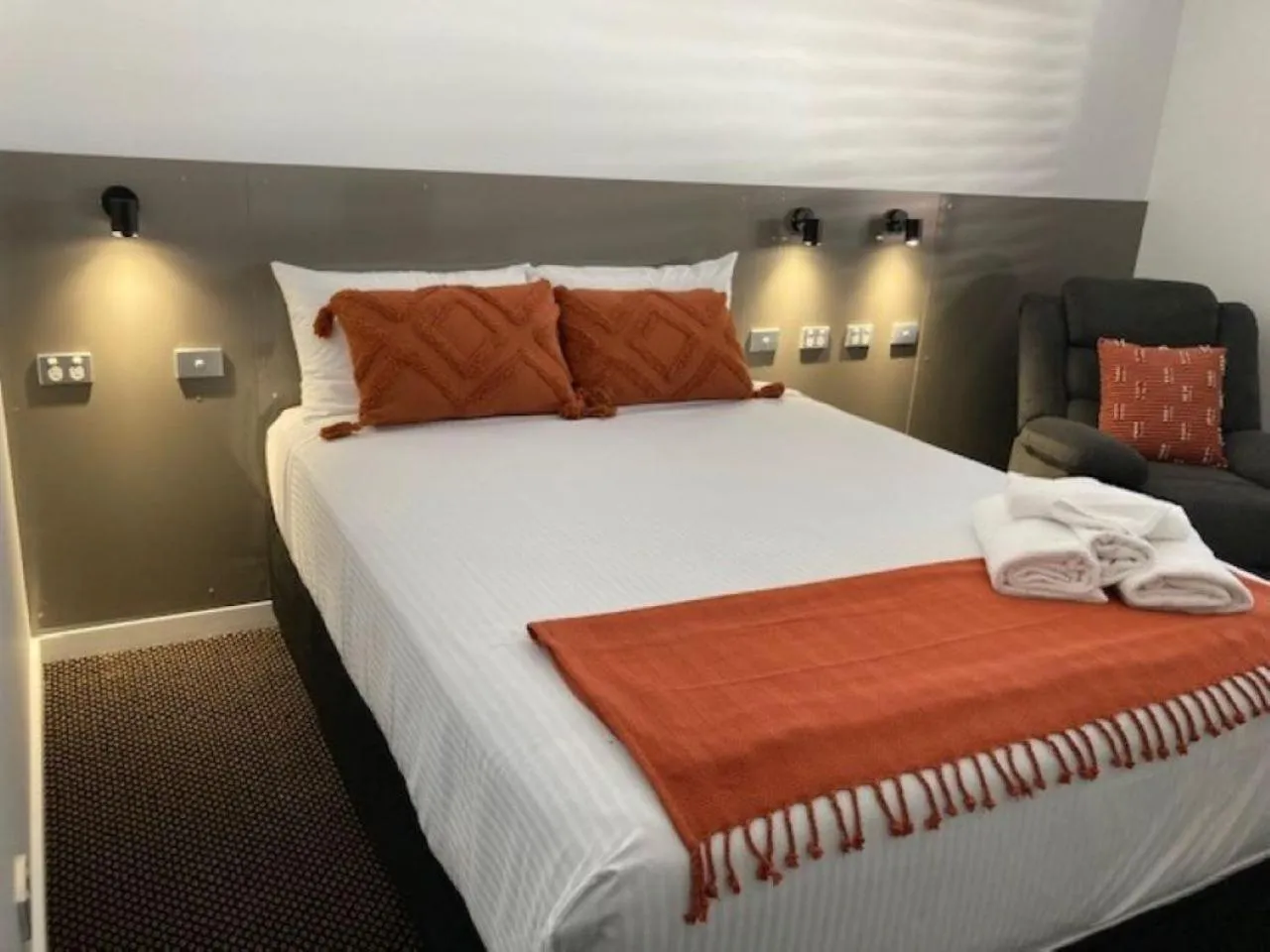 Bed in Fountain View Motel