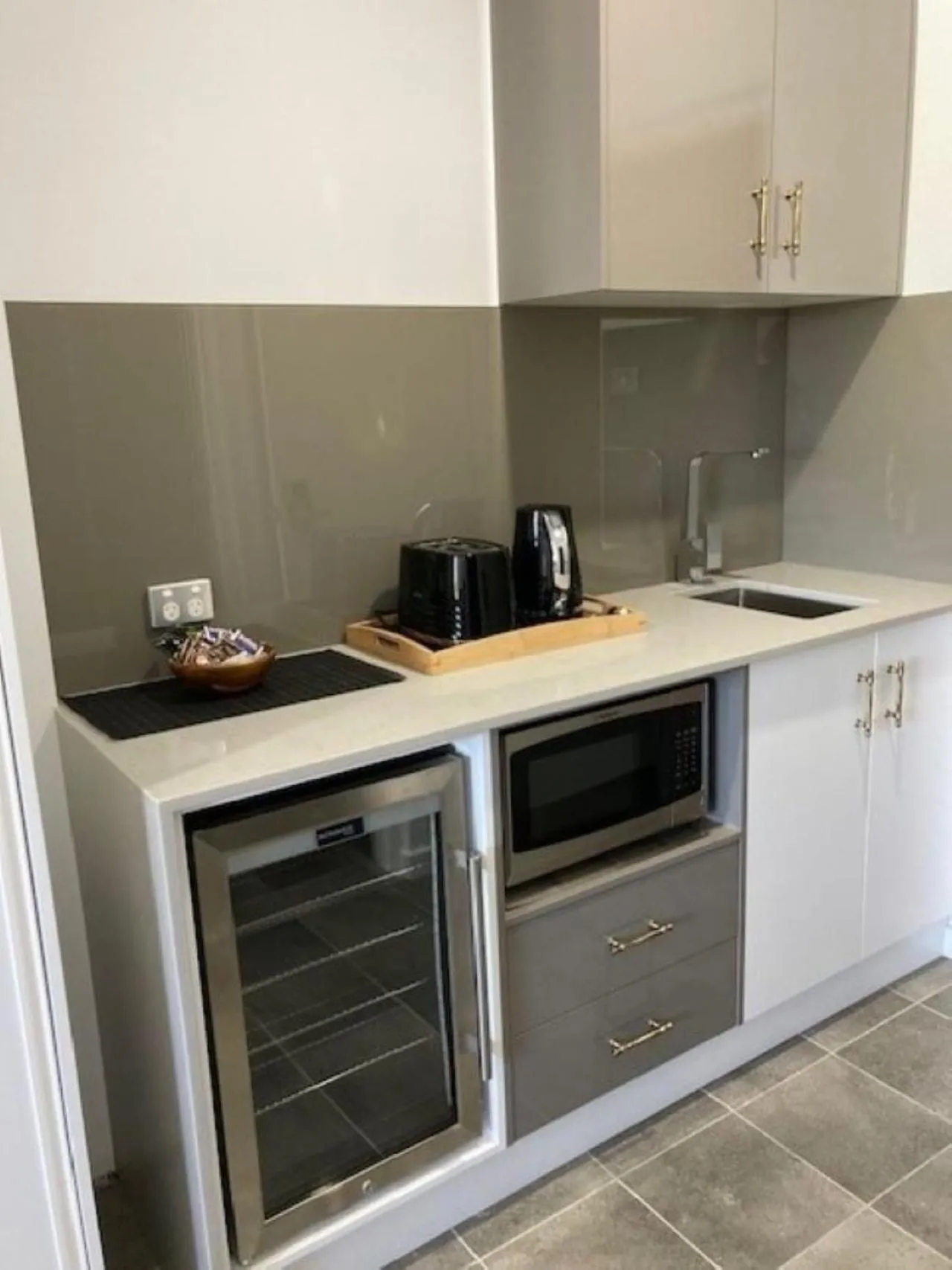 Coffee/tea facilities in Fountain View Motel