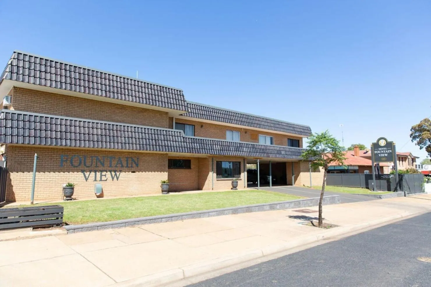 Property building in Fountain View Motel