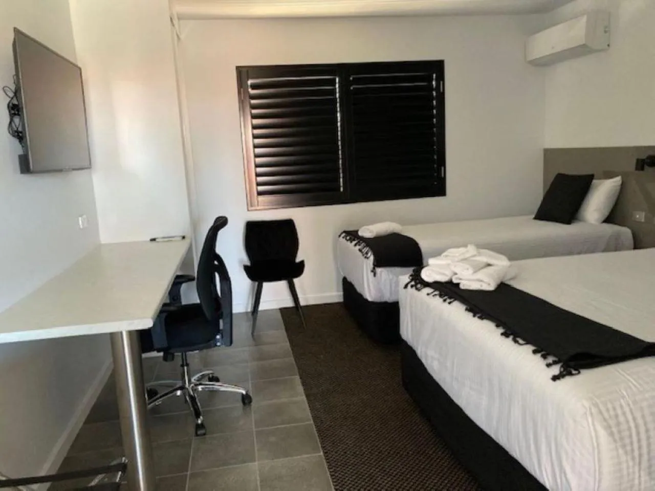 Bed in Fountain View Motel