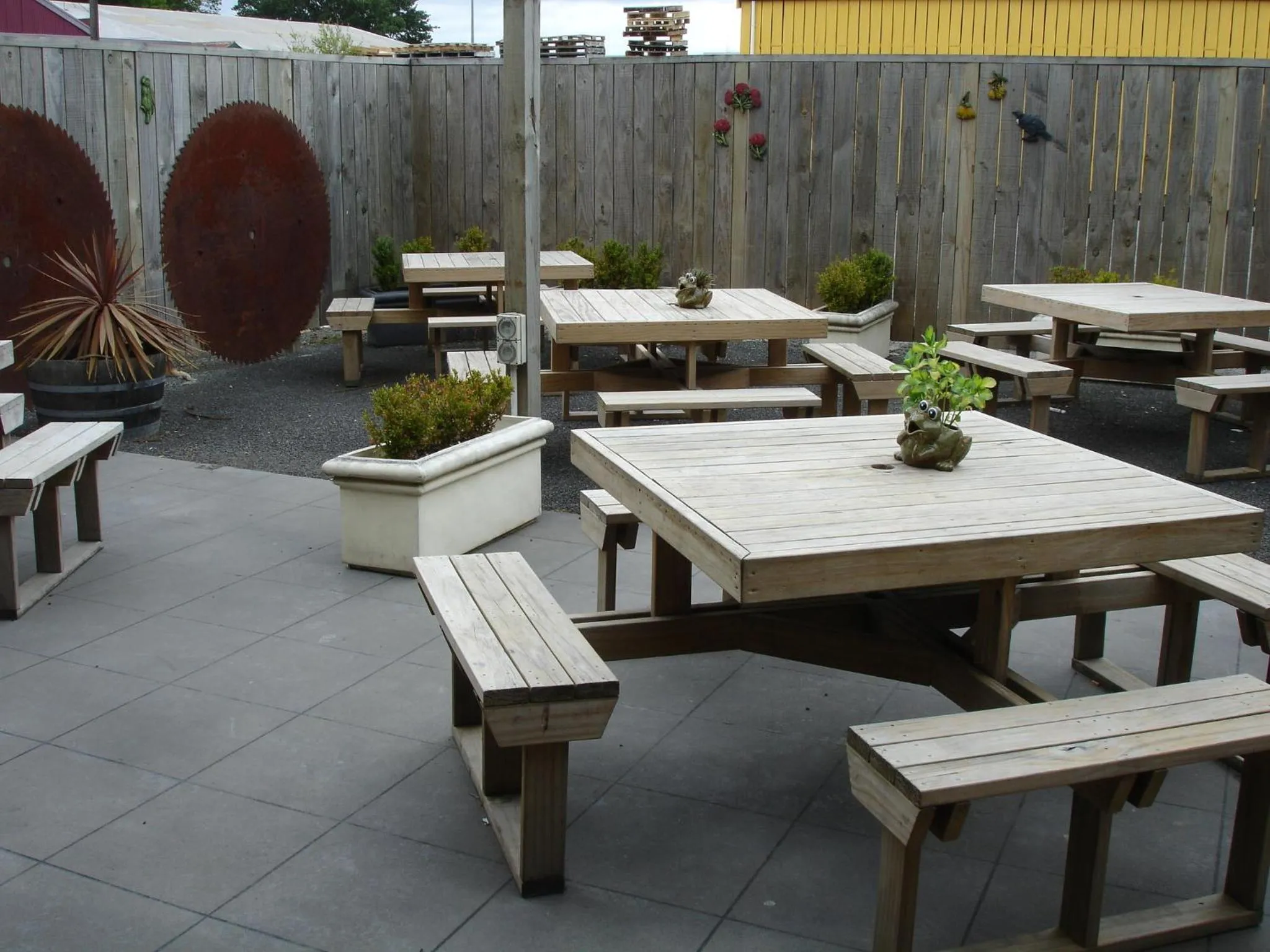 Restaurant/places to eat in Horse and Jockey Inn